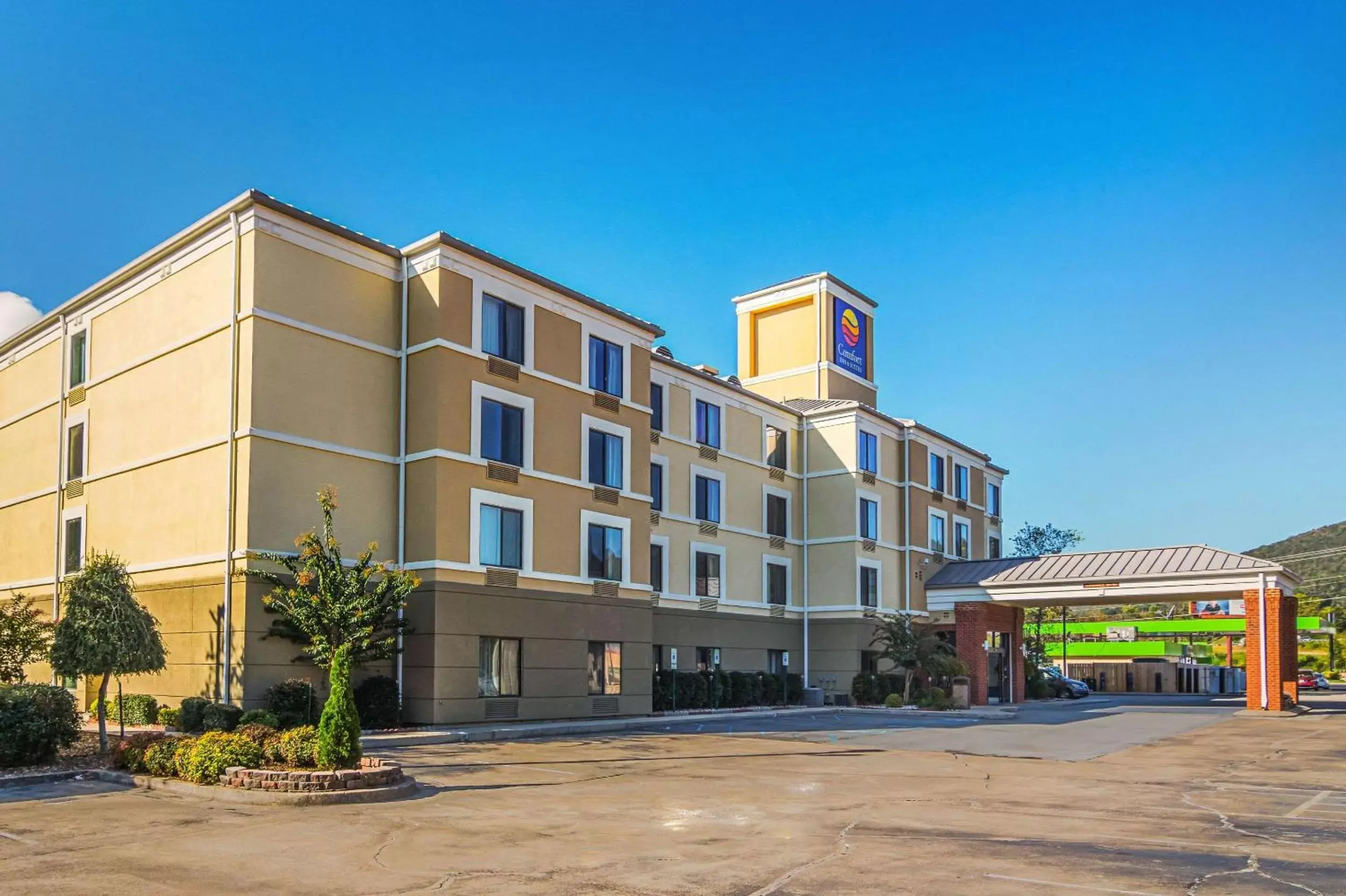 Property Building in Comfort Inn & Suites Lookout Mountain