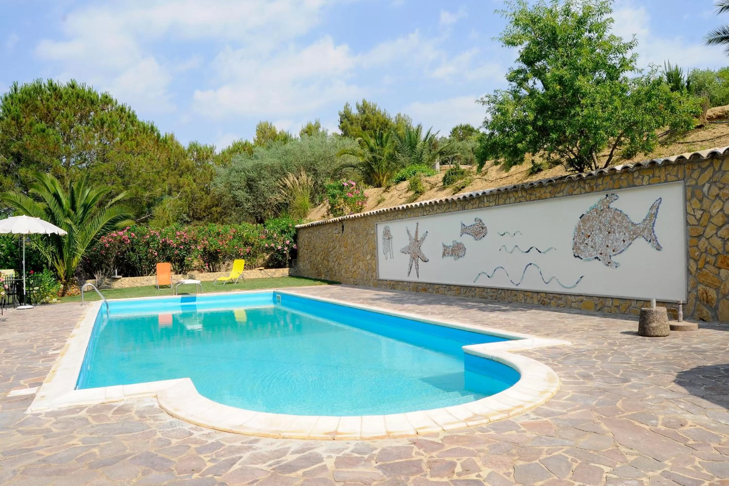 Swimming pool in Agriresort Villa Bentivoglio