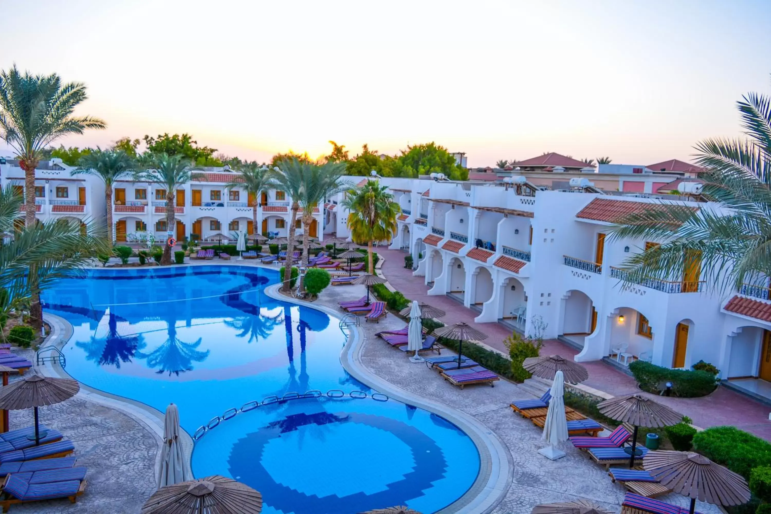 Property building, Pool View in Dive Inn Resort