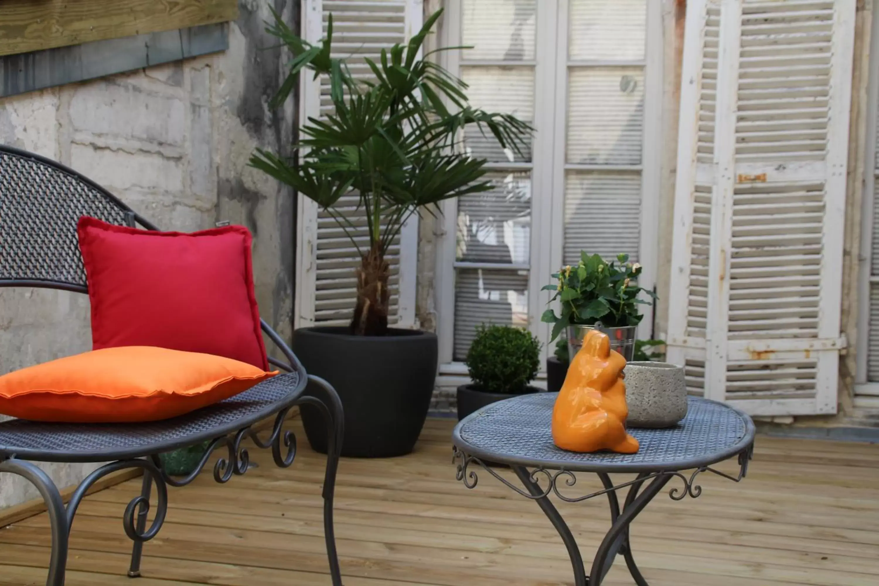 Patio, Seating Area in Une Chambre en Ville