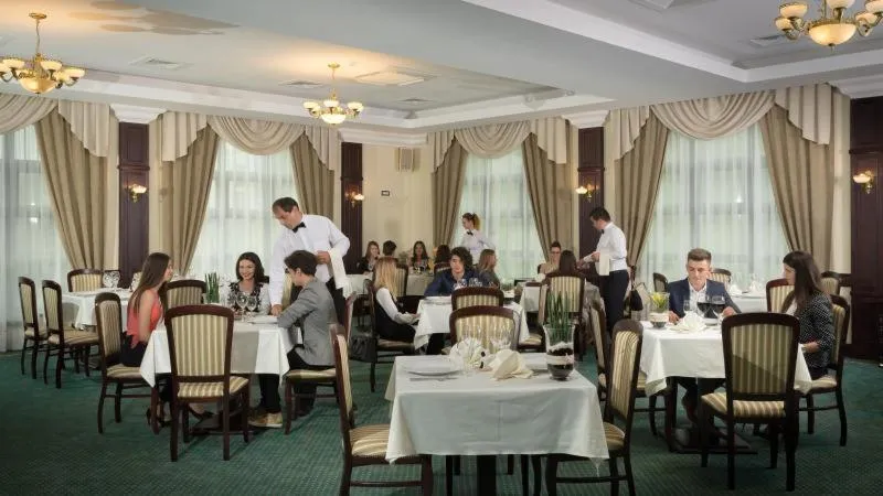 Restaurant/places to eat in Magus Hotel