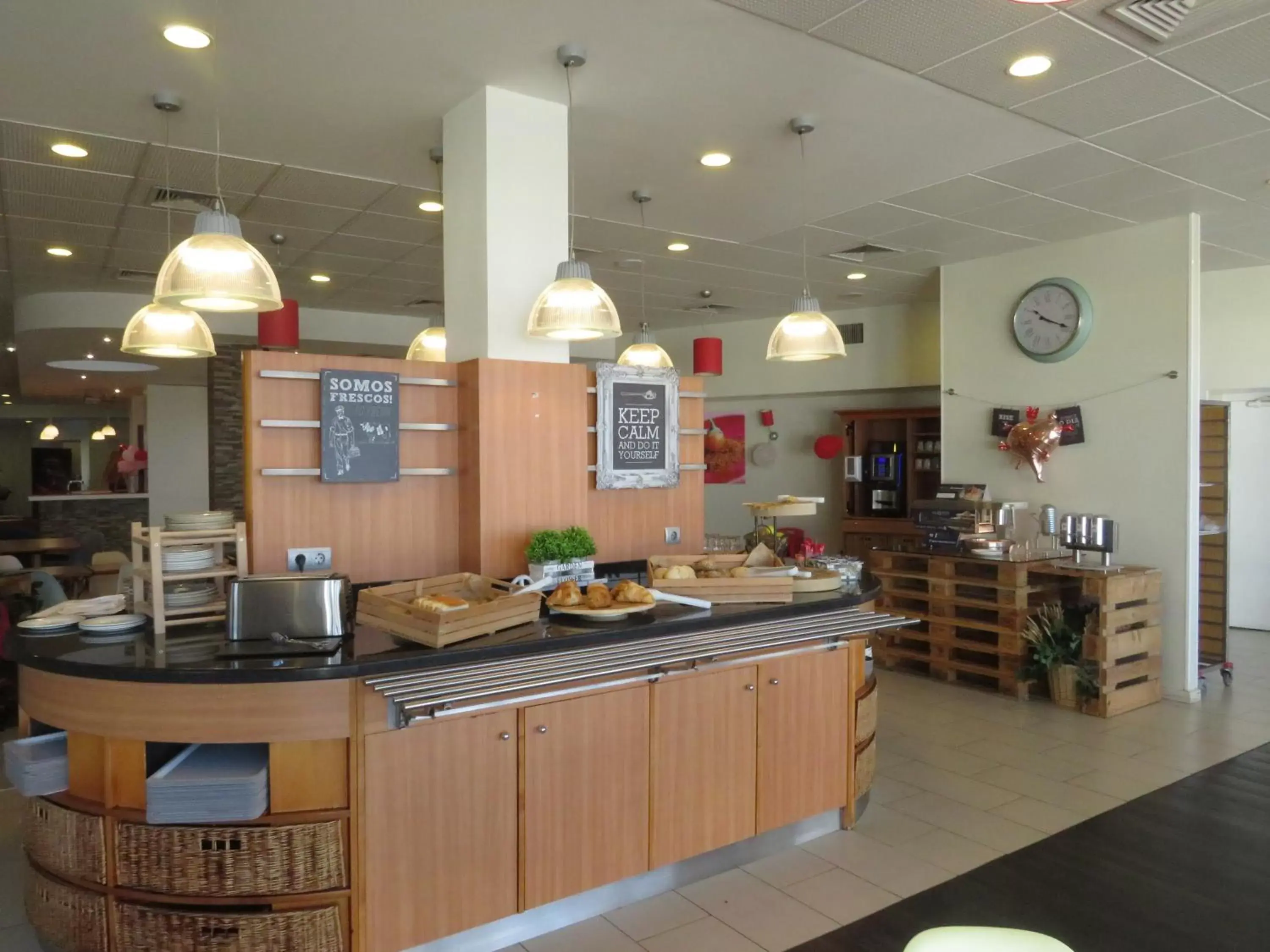 Breakfast, Restaurant/Places to Eat in Hotel ibis Faro Algarve