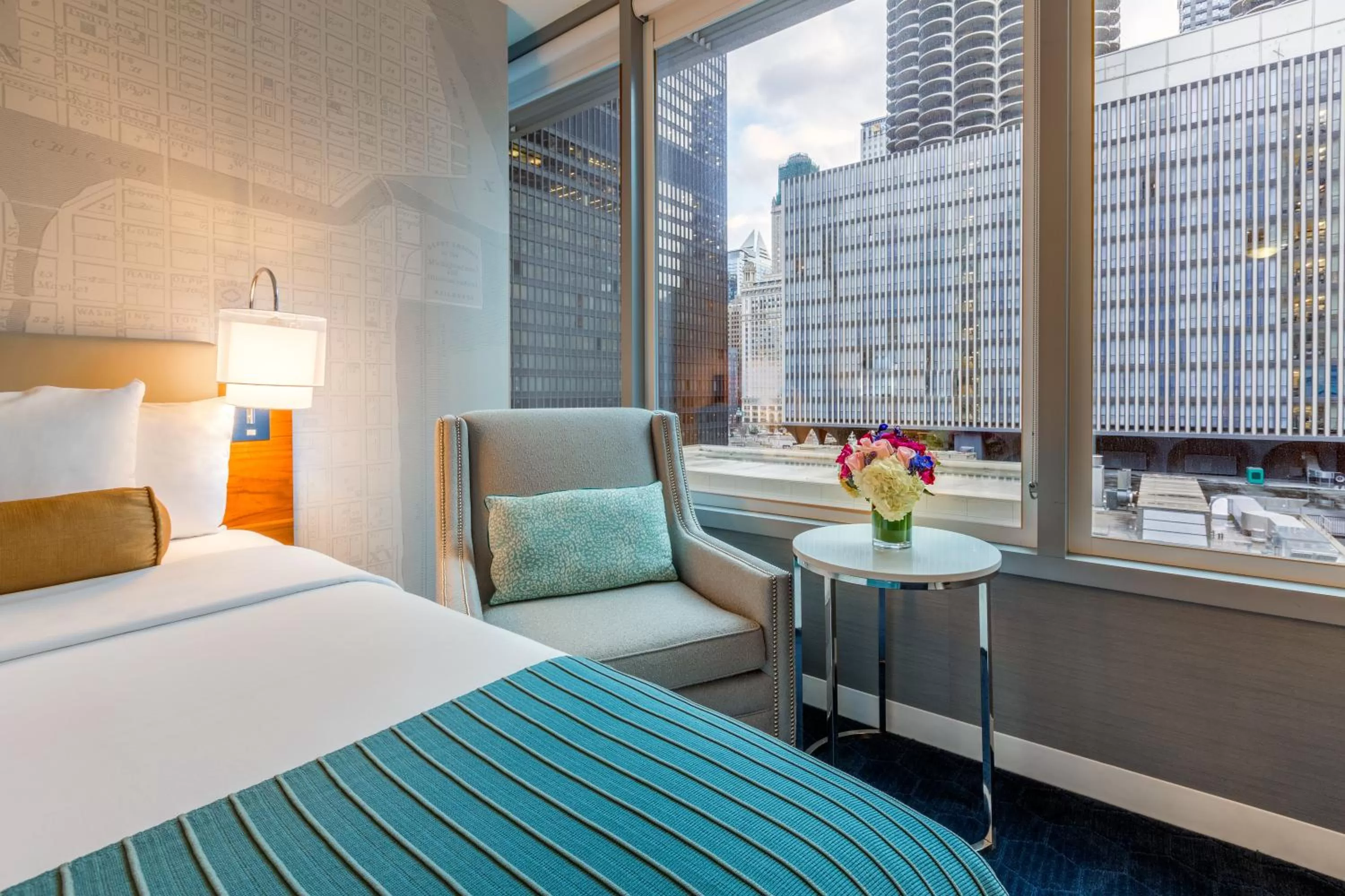 Photo of the whole room, Bed in Kinzie Hotel