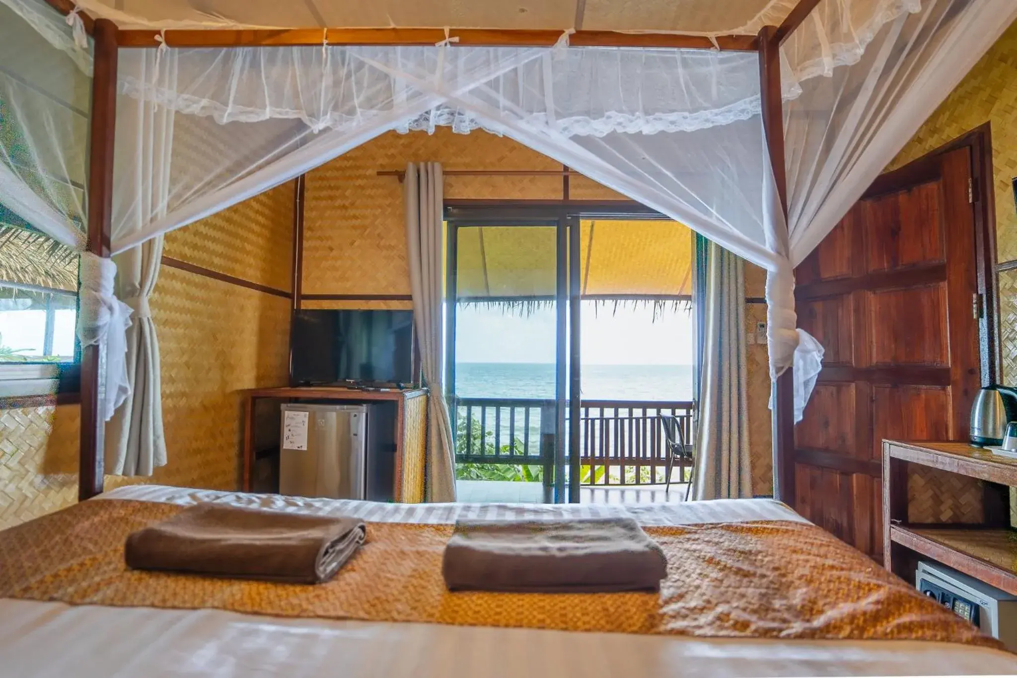 Bedroom, Bed in Koh Jum Resort