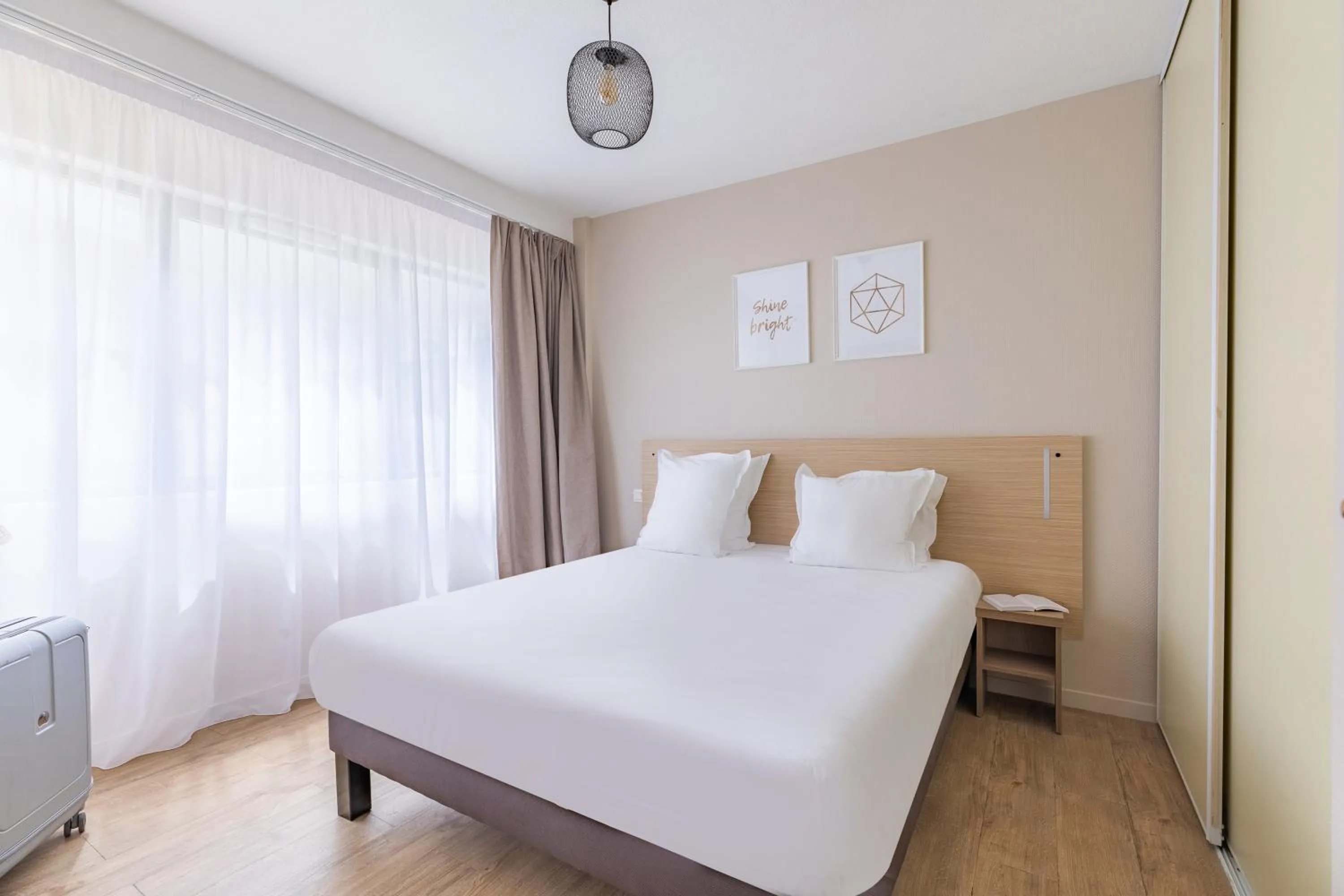 Bed in Appart'City Classic Bordeaux Centre