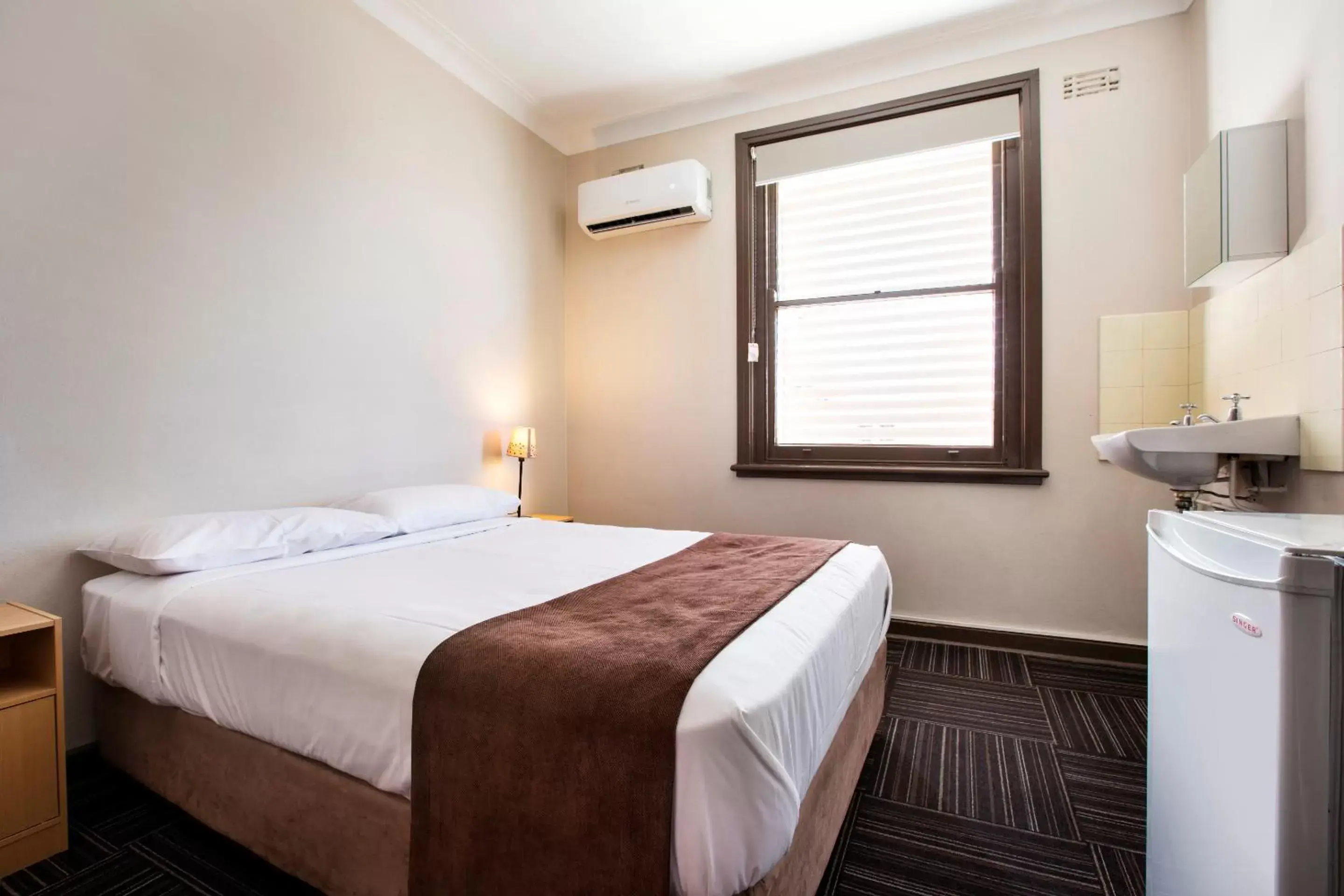 Bedroom, Bed in Toongabbie Hotel