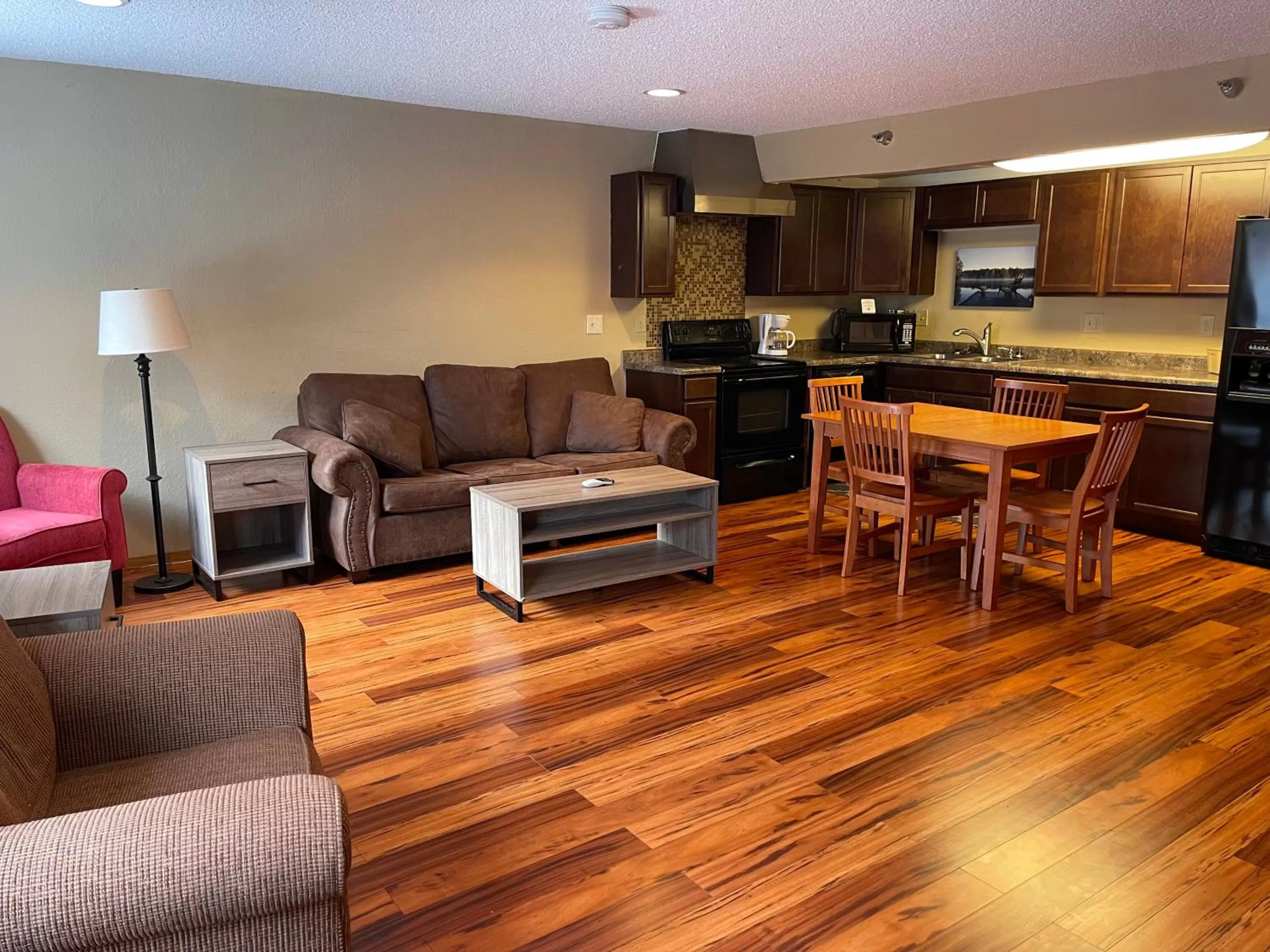 Kitchen or kitchenette in Walker Hotel