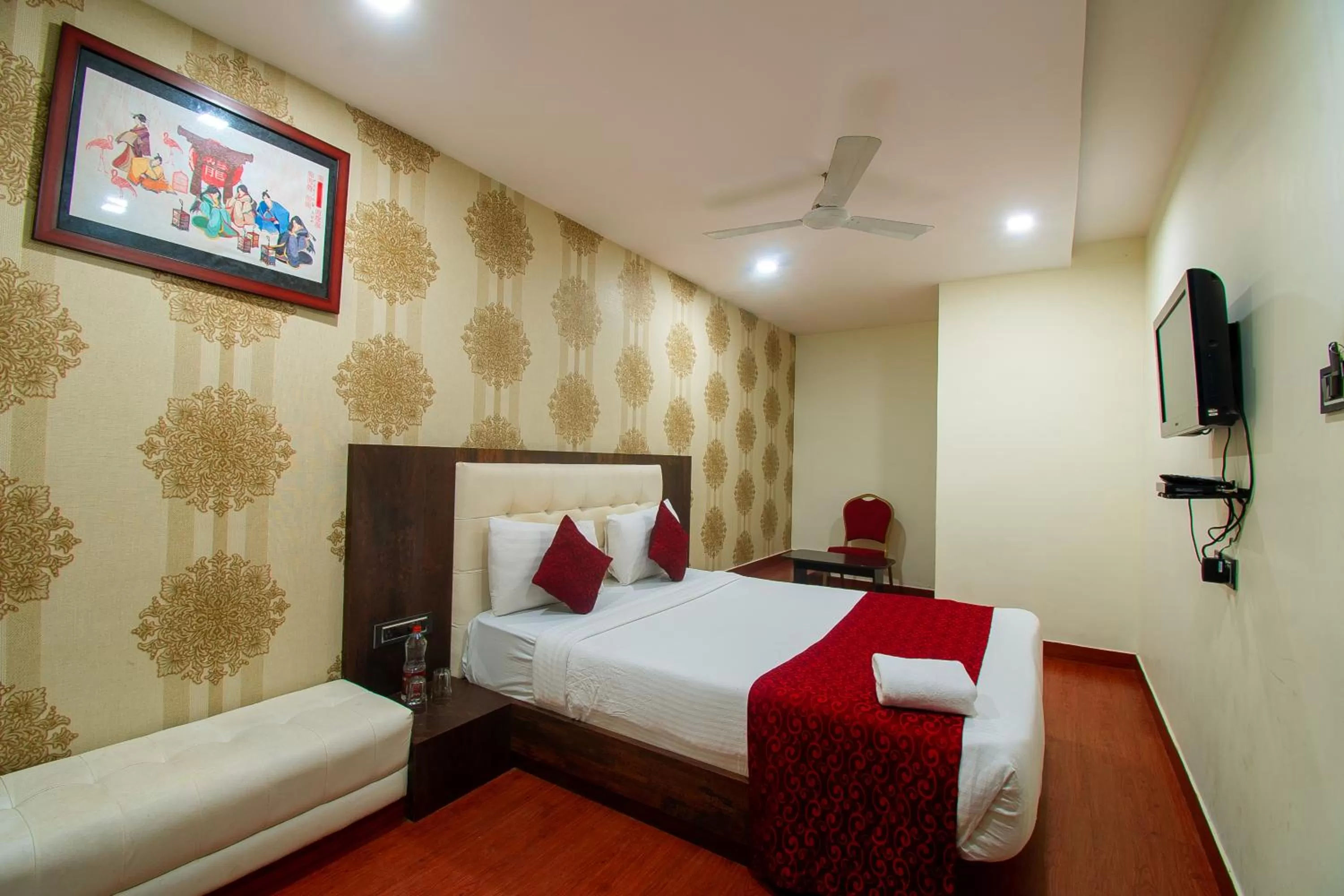 Communal lounge/ TV room, Bed in Vinayak Bhavan By Vinayak Hotels