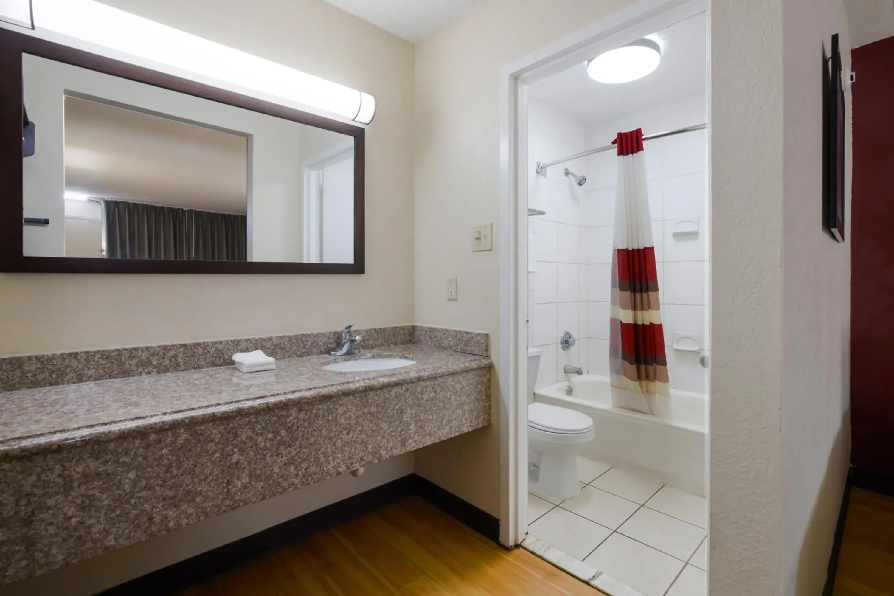 Bathroom in Red Roof Inn & Suites Anderson, SC