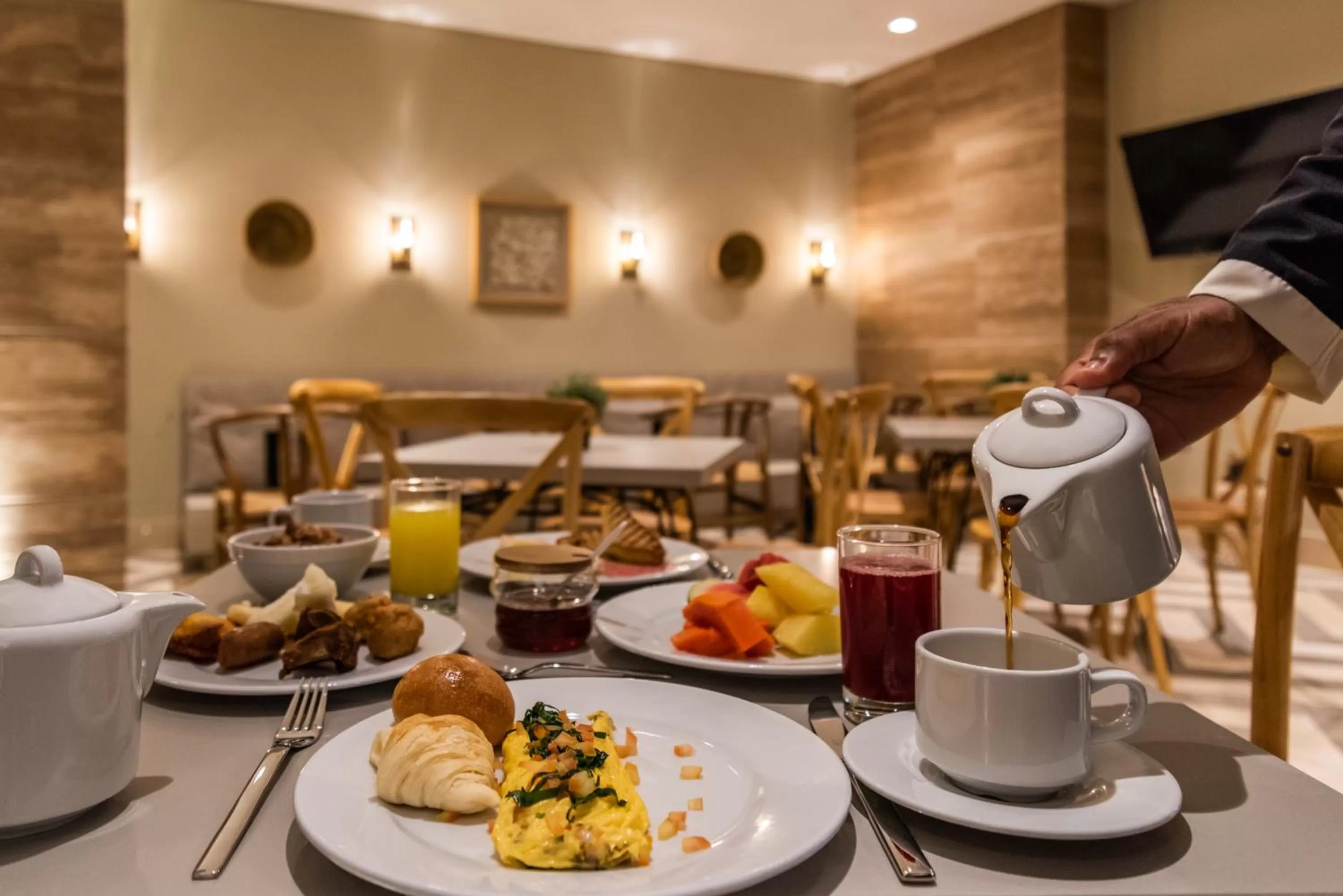 Food and drinks in Oz Hotel Luxury