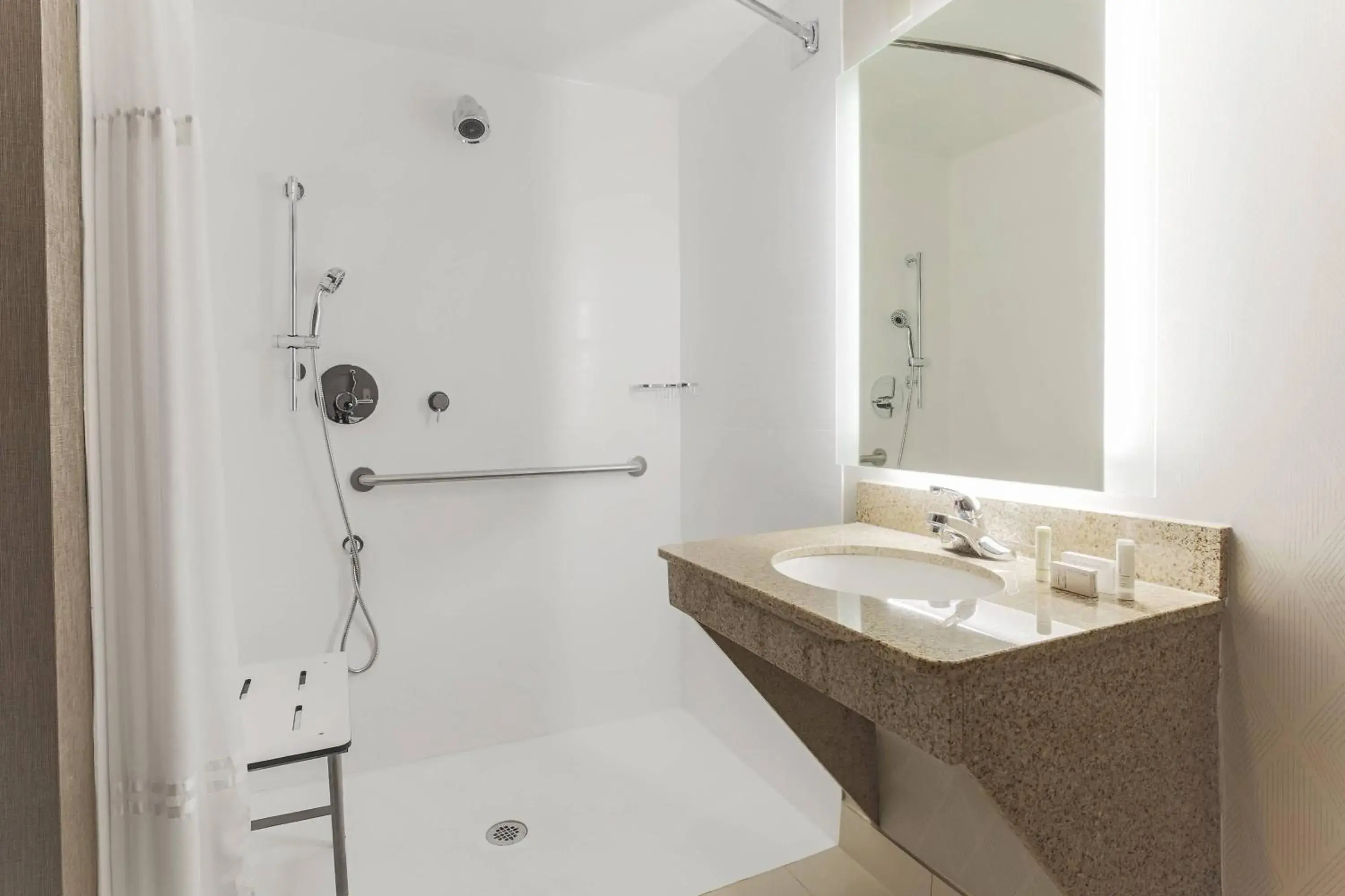 Bathroom in SpringHill Suites by Marriott Austin Parmer/Tech Ridge