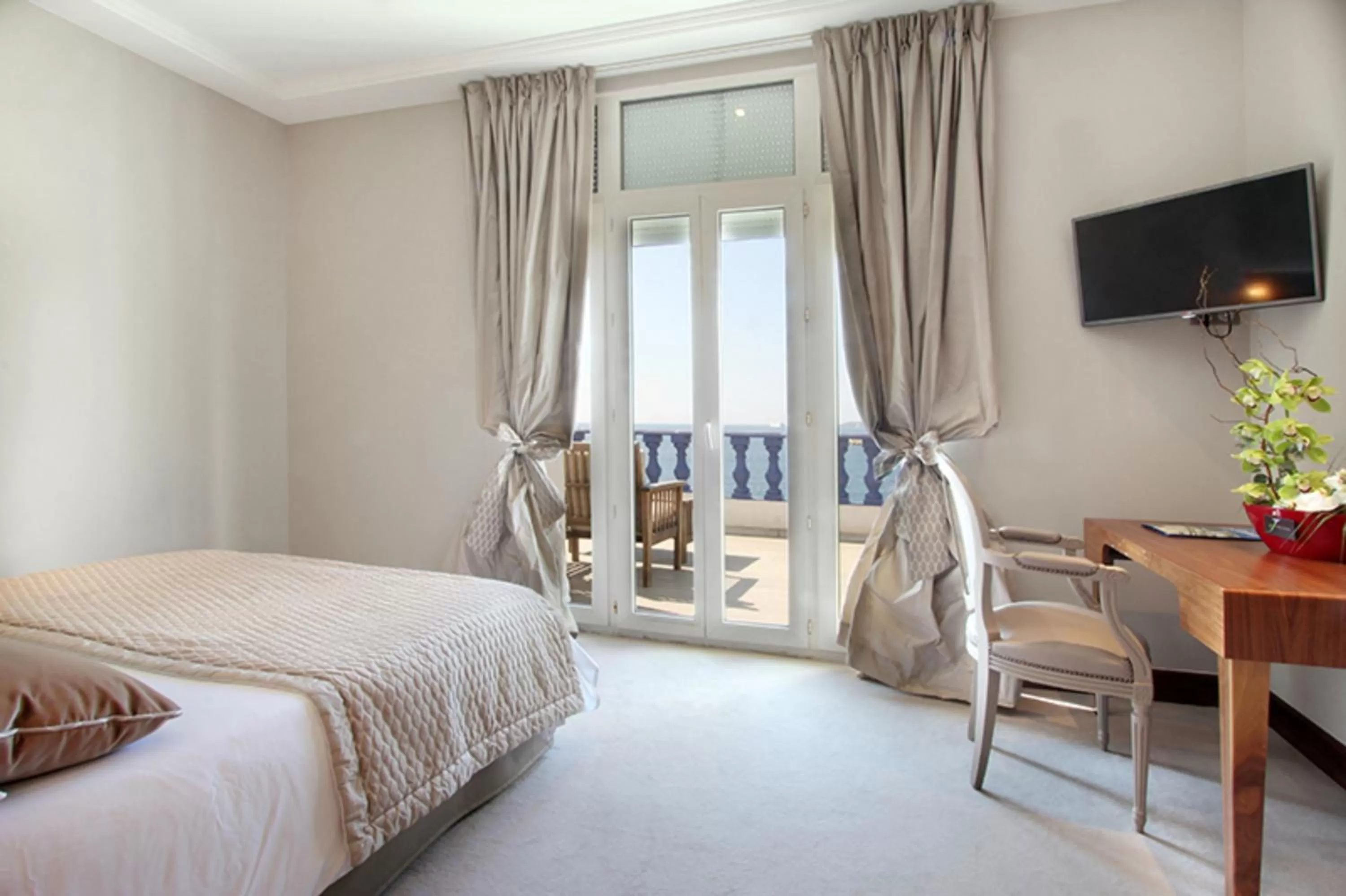 Bedroom, Bed in Le Rhul