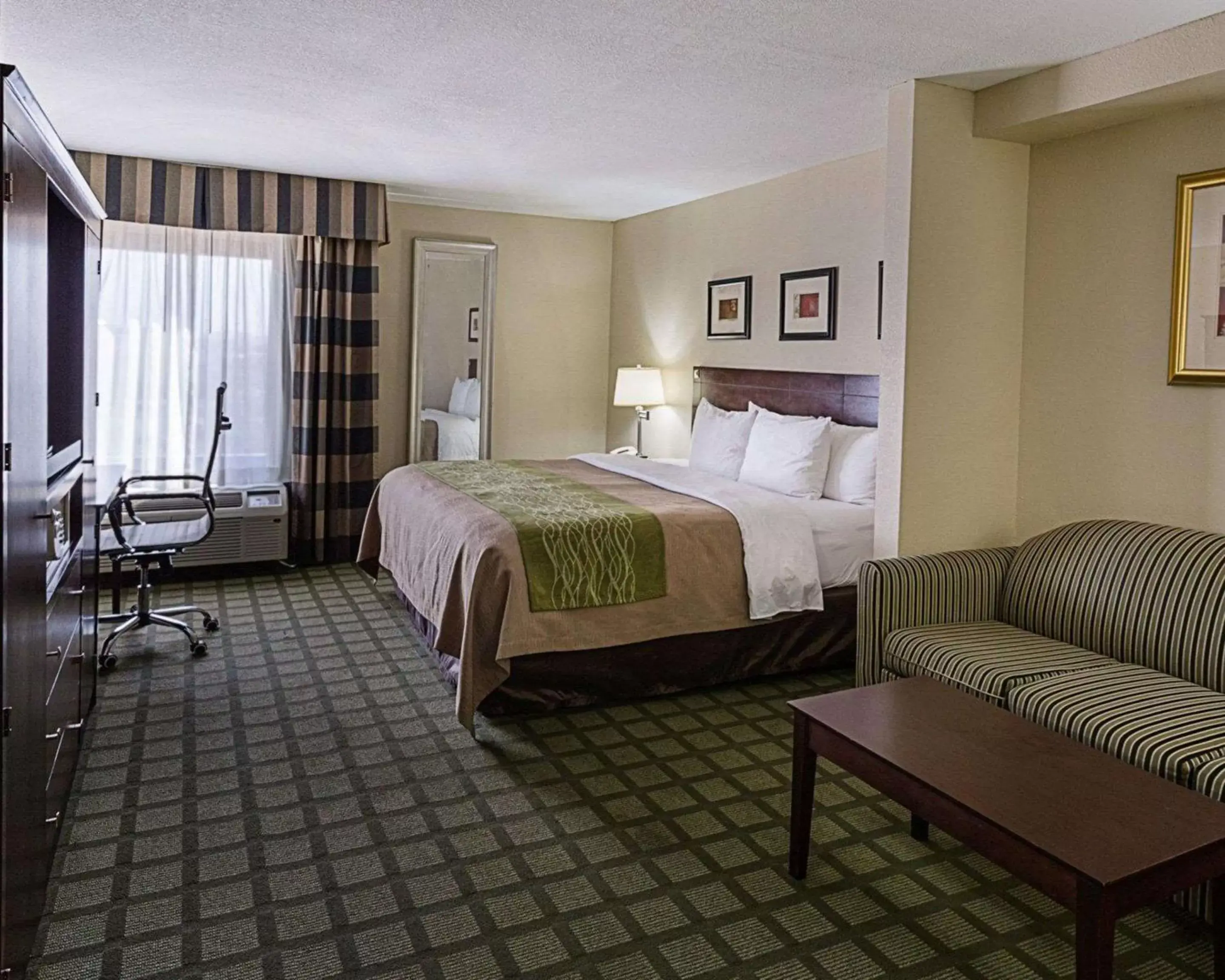 Bedroom in Comfort Inn & Suites Southwest Freeway at Westpark