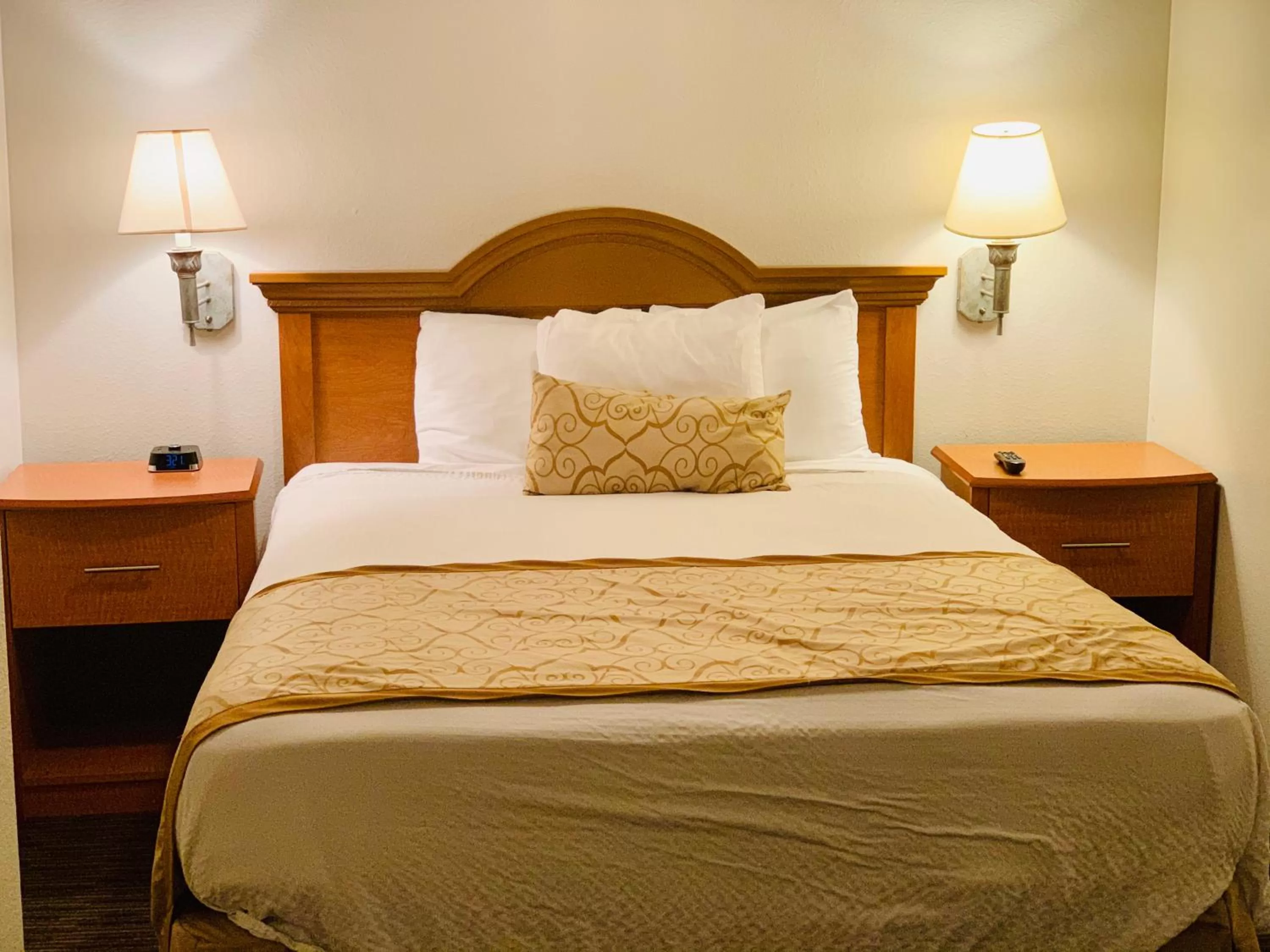 Bed in St. George Inn and Suites