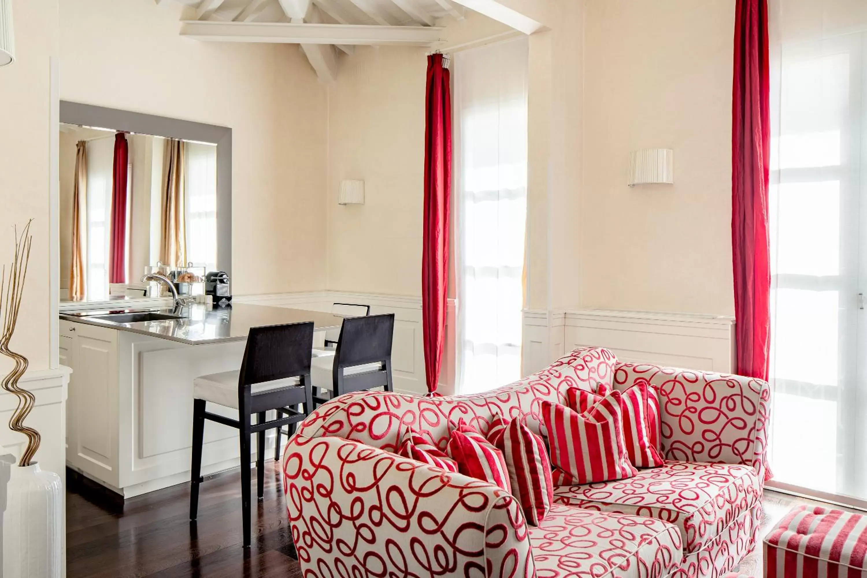 kitchen, Seating Area in Ricasoli Firenze Luxury Apartments UNA Esperienze