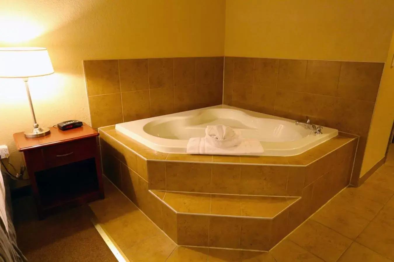 Bath in Lakeview Inns & Suites - Fort Nelson