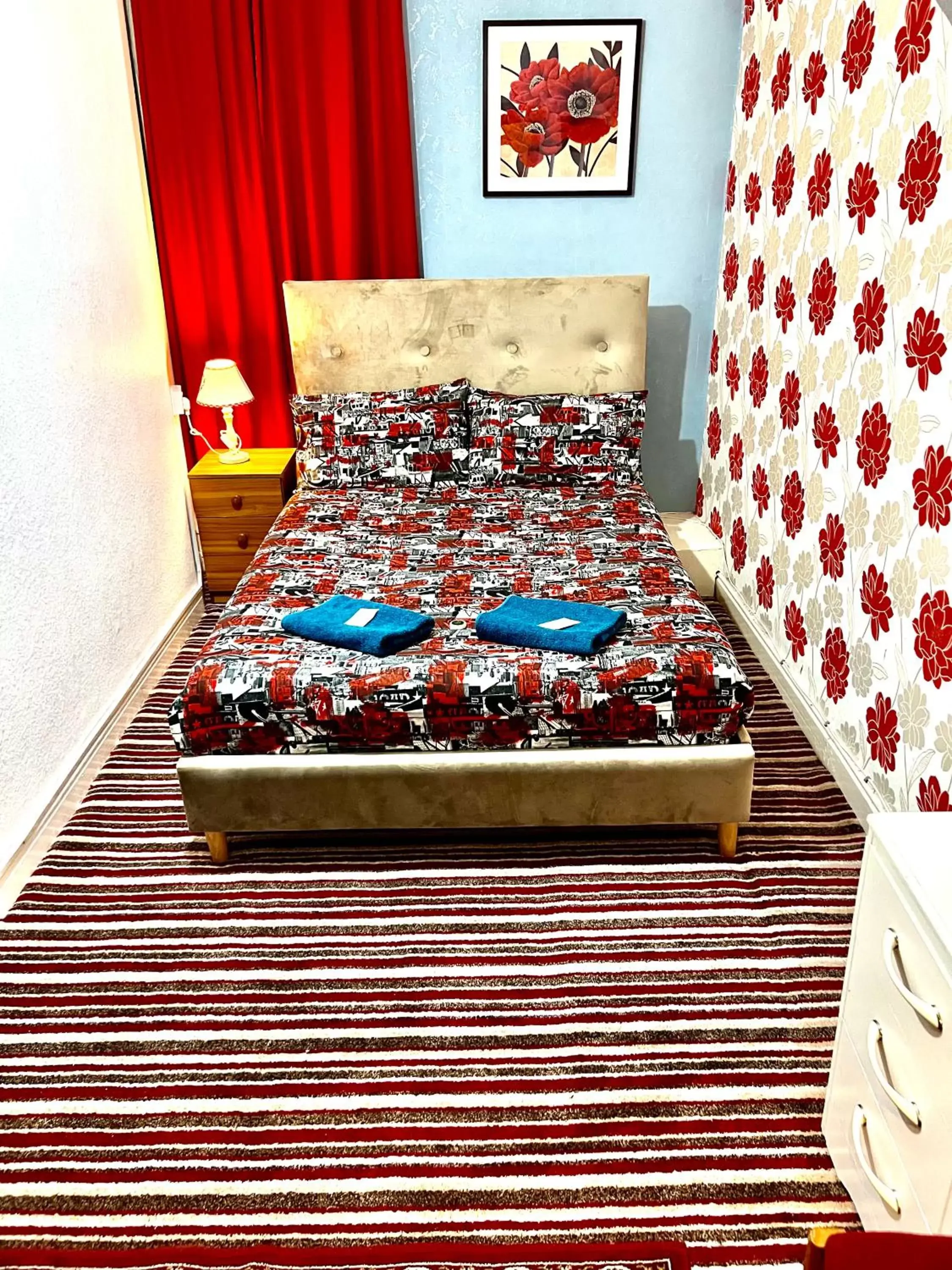 Photo of the whole room, Bed in Blackpool Central Hotel