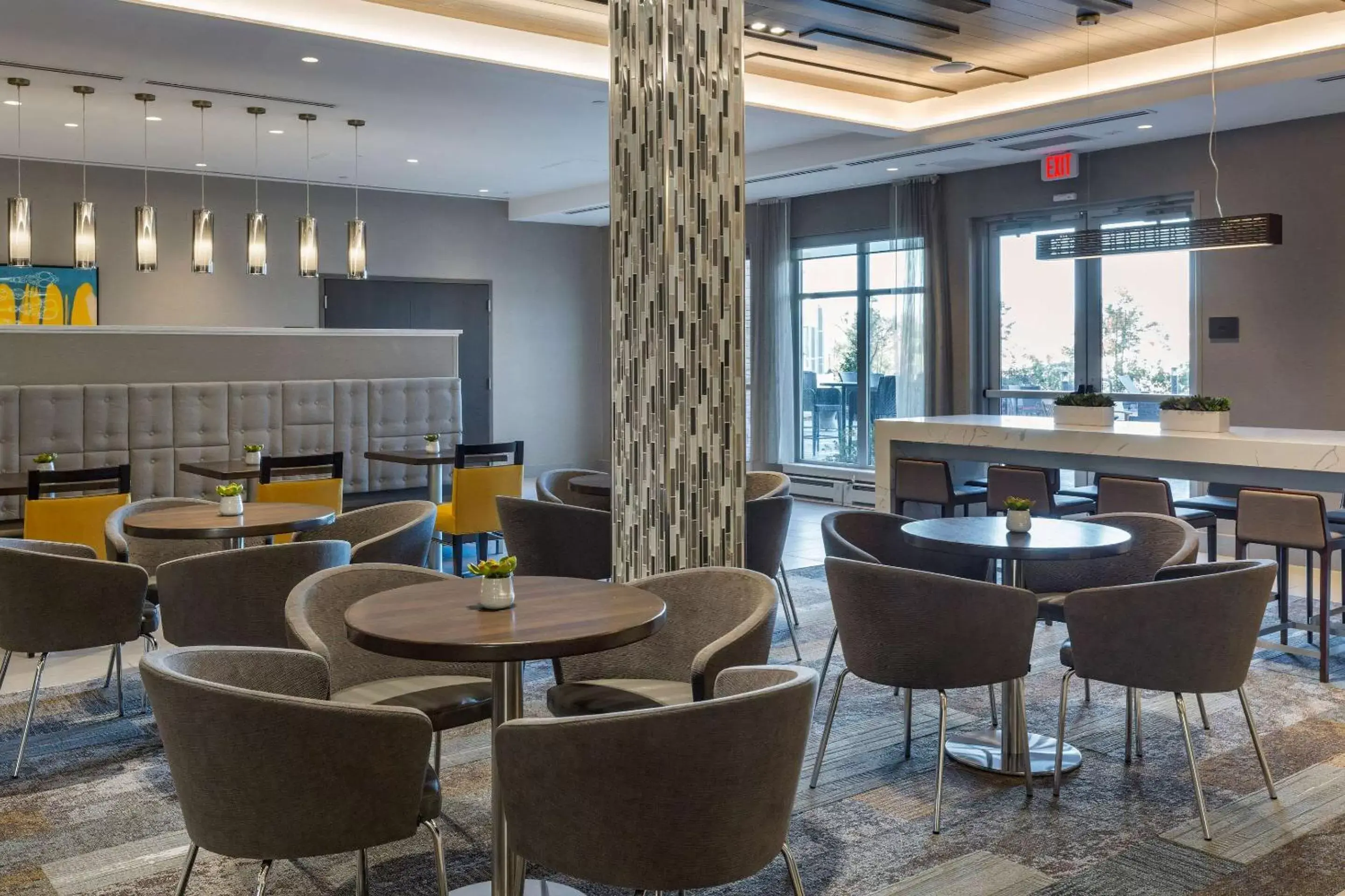 Restaurant/places to eat, Lounge/Bar in Cambria Hotel Manchester South Windsor