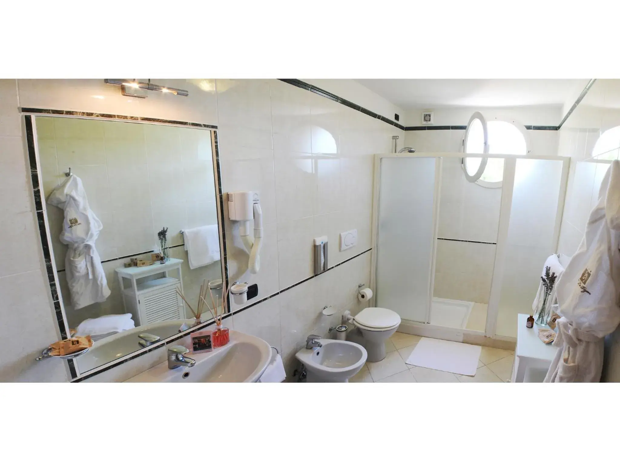 Bathroom in Hotel La Pigna