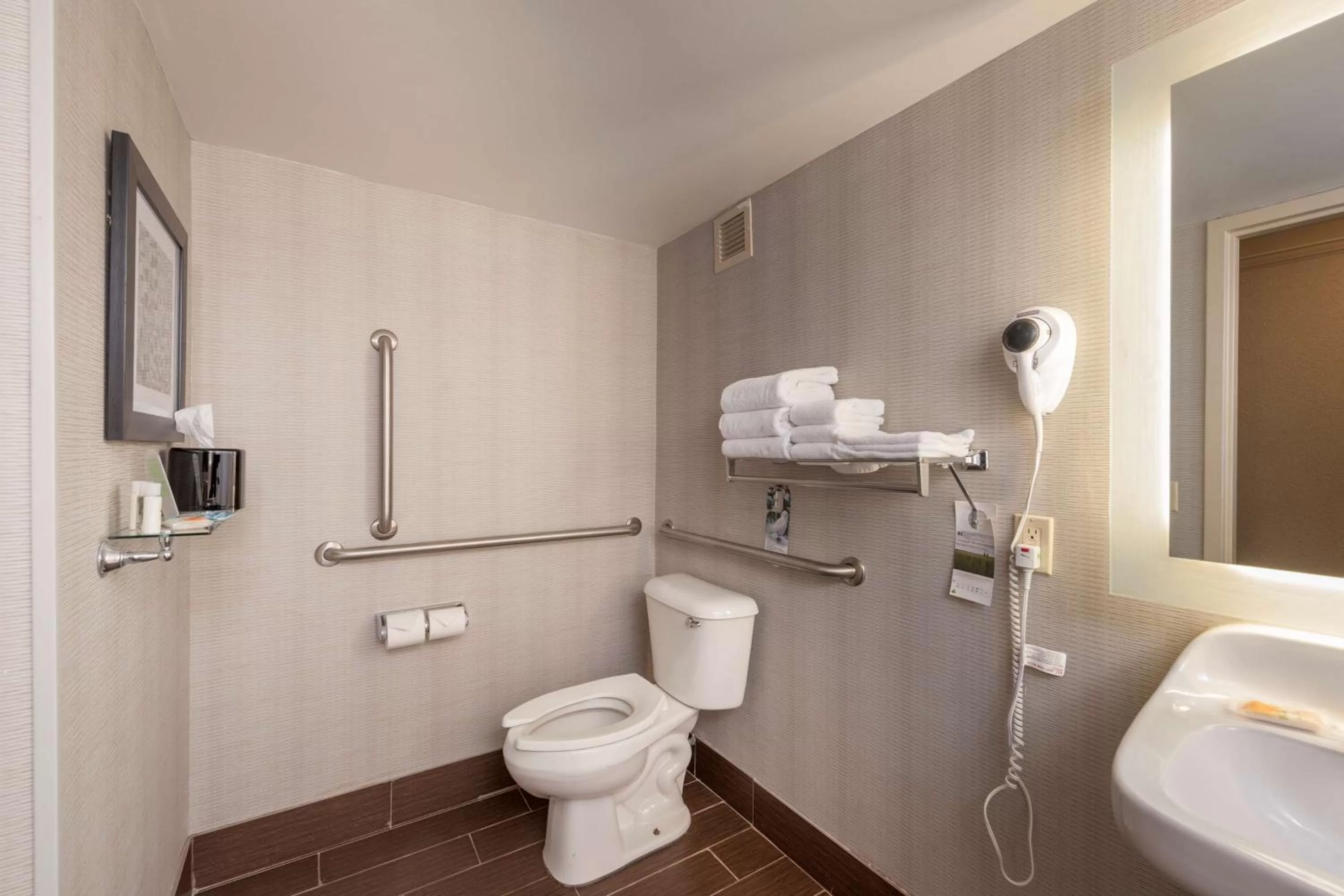 Bathroom in Best Western Plus Strongsville Cleveland