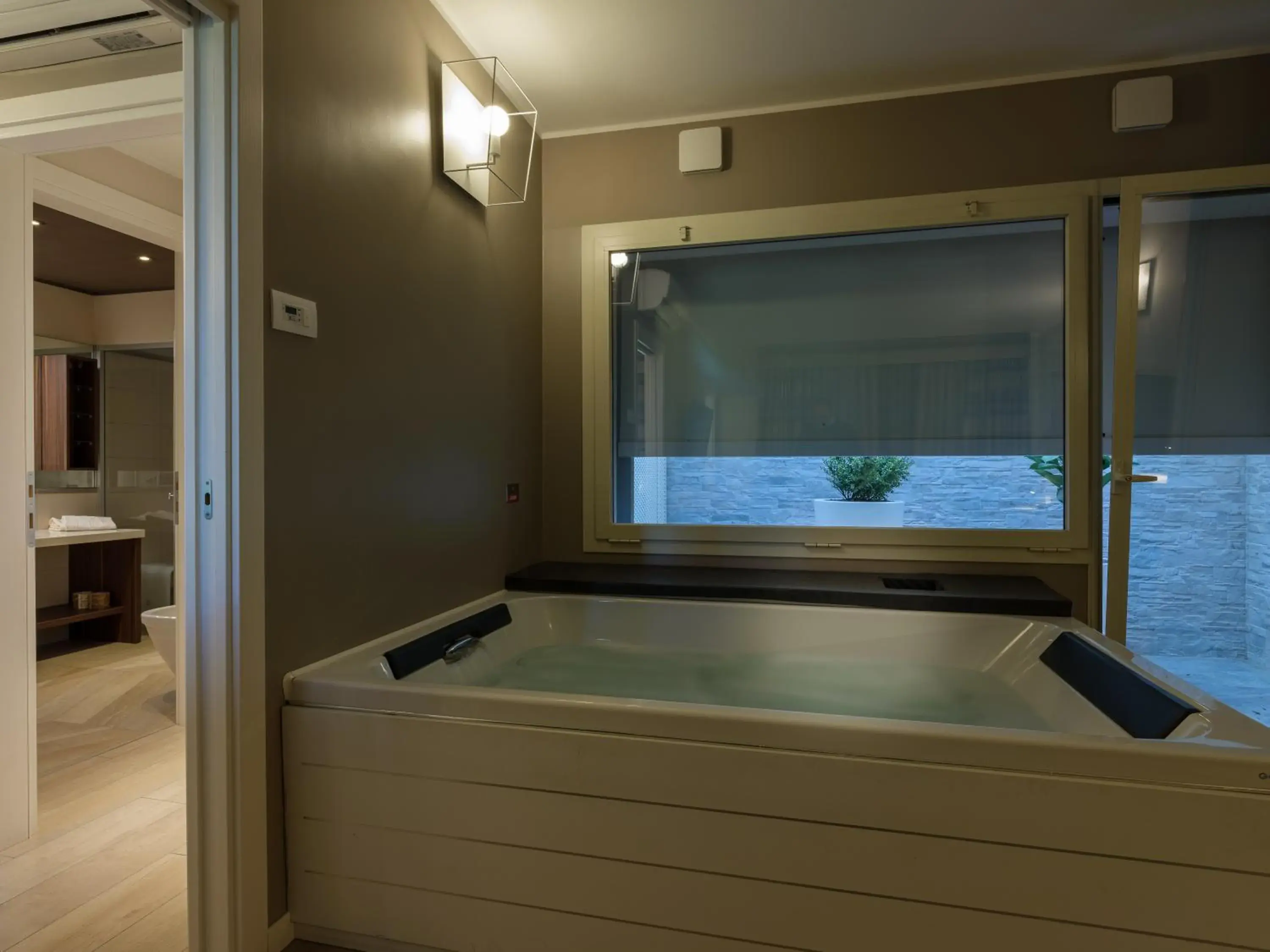 Hot Tub in Parc Hotel Germano Suites & Apartments