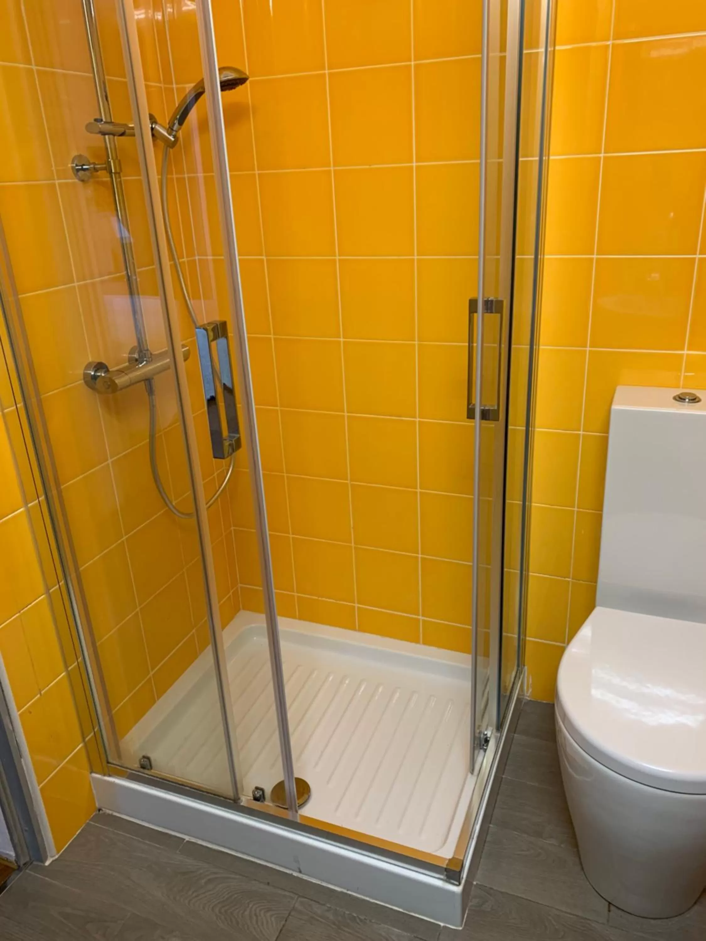 Shower in CASABELLA-LAGO MAGGIORE