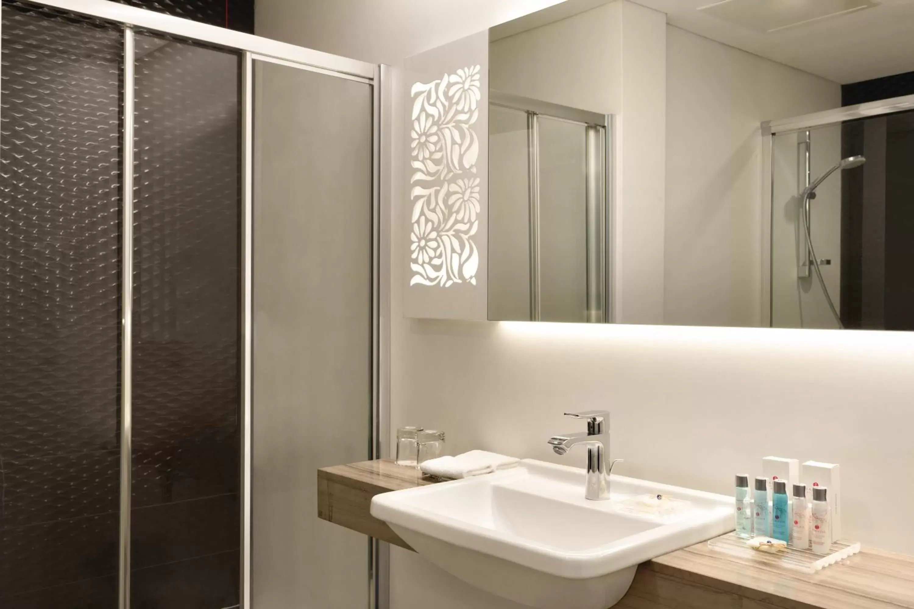 Bathroom in Ramada Hotel & Suites by Wyndham Izmir Kemalpasa