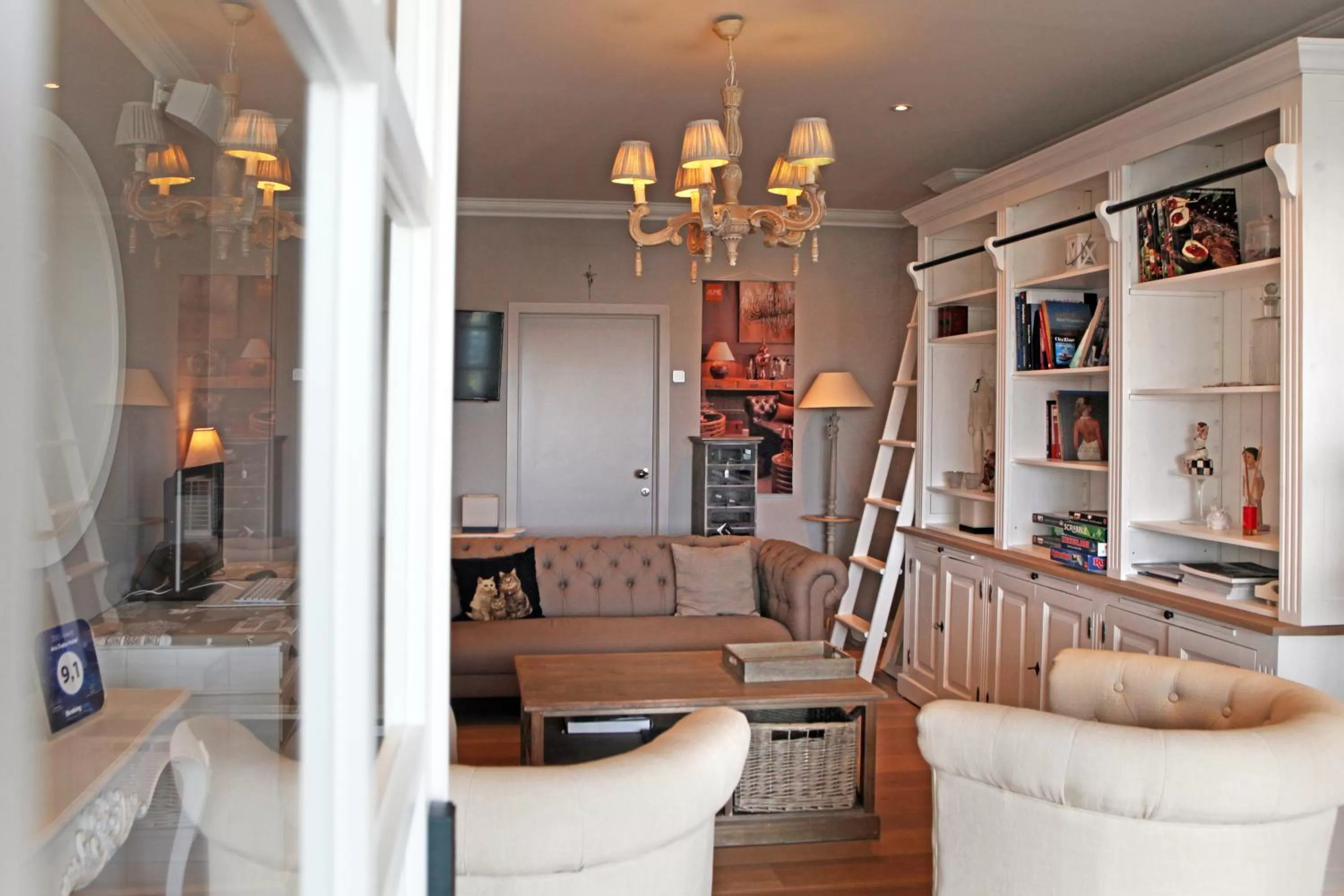 Communal lounge/ TV room in Ara Dune Hotel