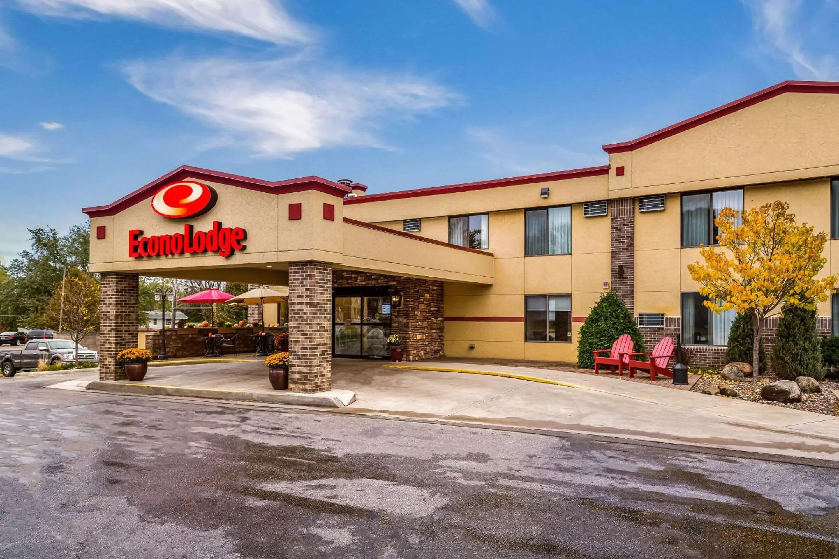 Property Building in Econo Lodge Rochester