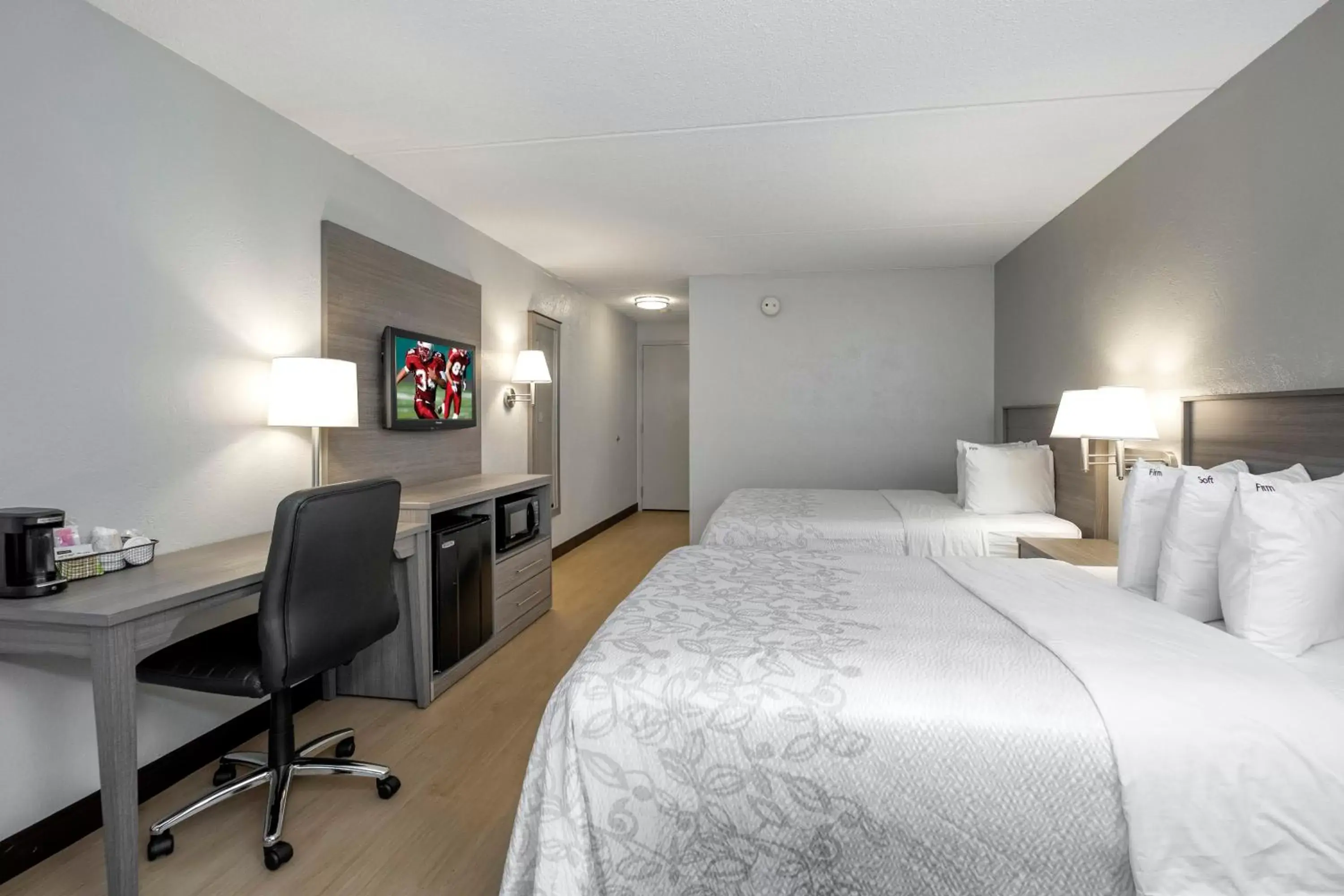 Photo of the whole room, Bed in Red Roof Inn PLUS Boston - Mansfield - Foxboro Photo of the whole room, Bed in Red Roof Inn PLUS Boston - Mansfield - Foxboro