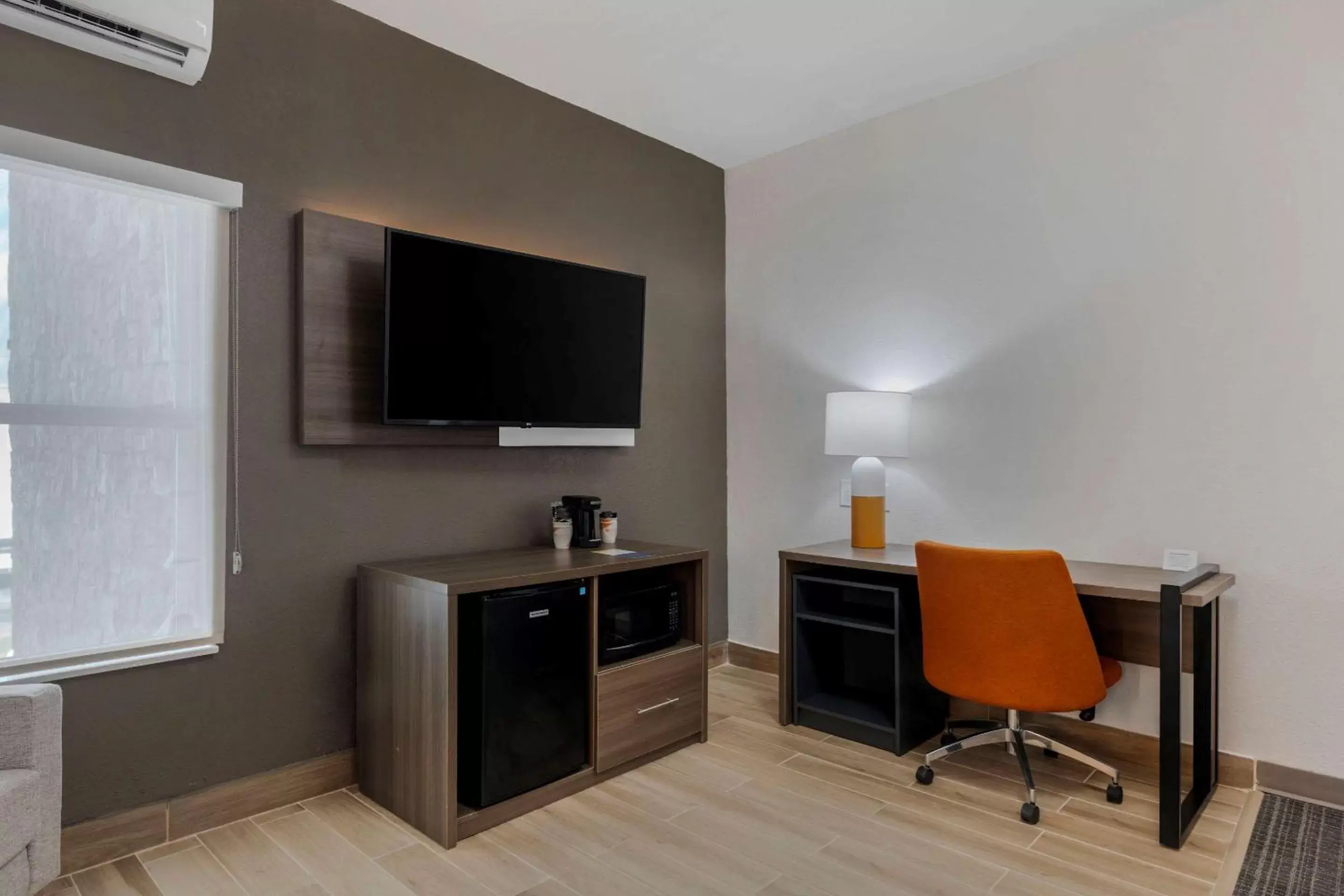 TV and multimedia, TV/Entertainment Center in Comfort Inn