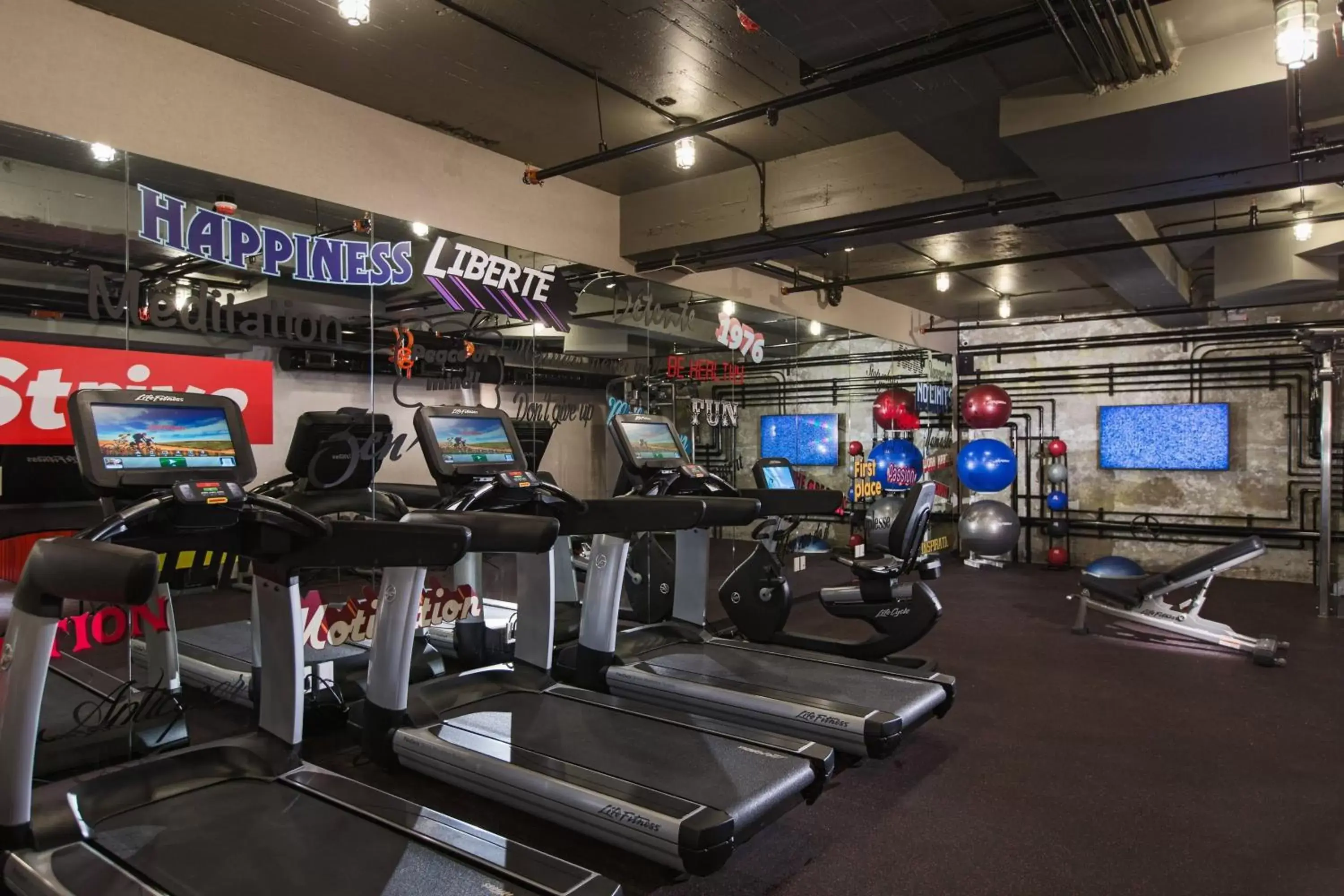 Fitness centre/facilities, Casino in Renaissance Montreal Downtown Hotel