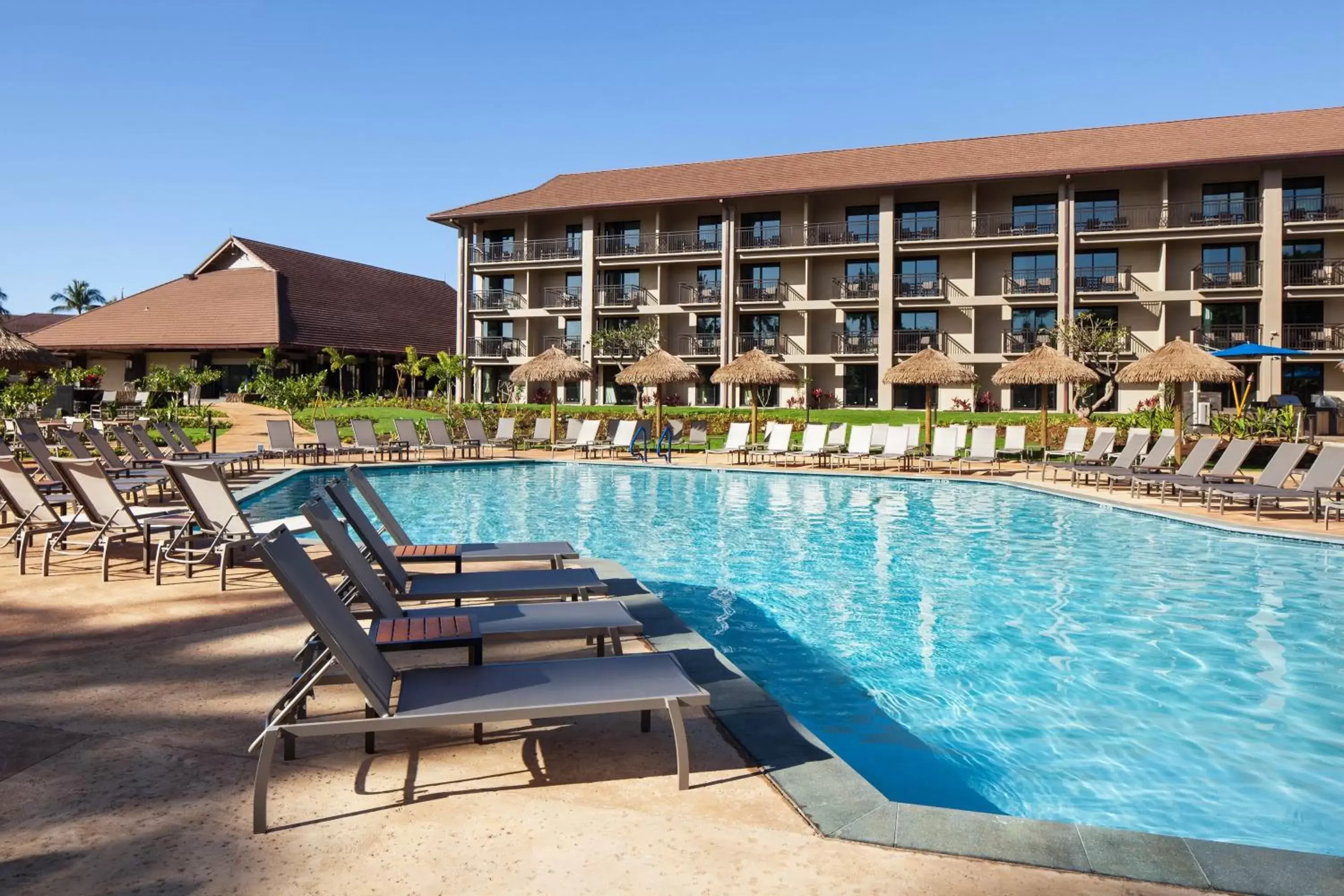 Swimming pool, Property Building in Sheraton Kauai Resort Villas