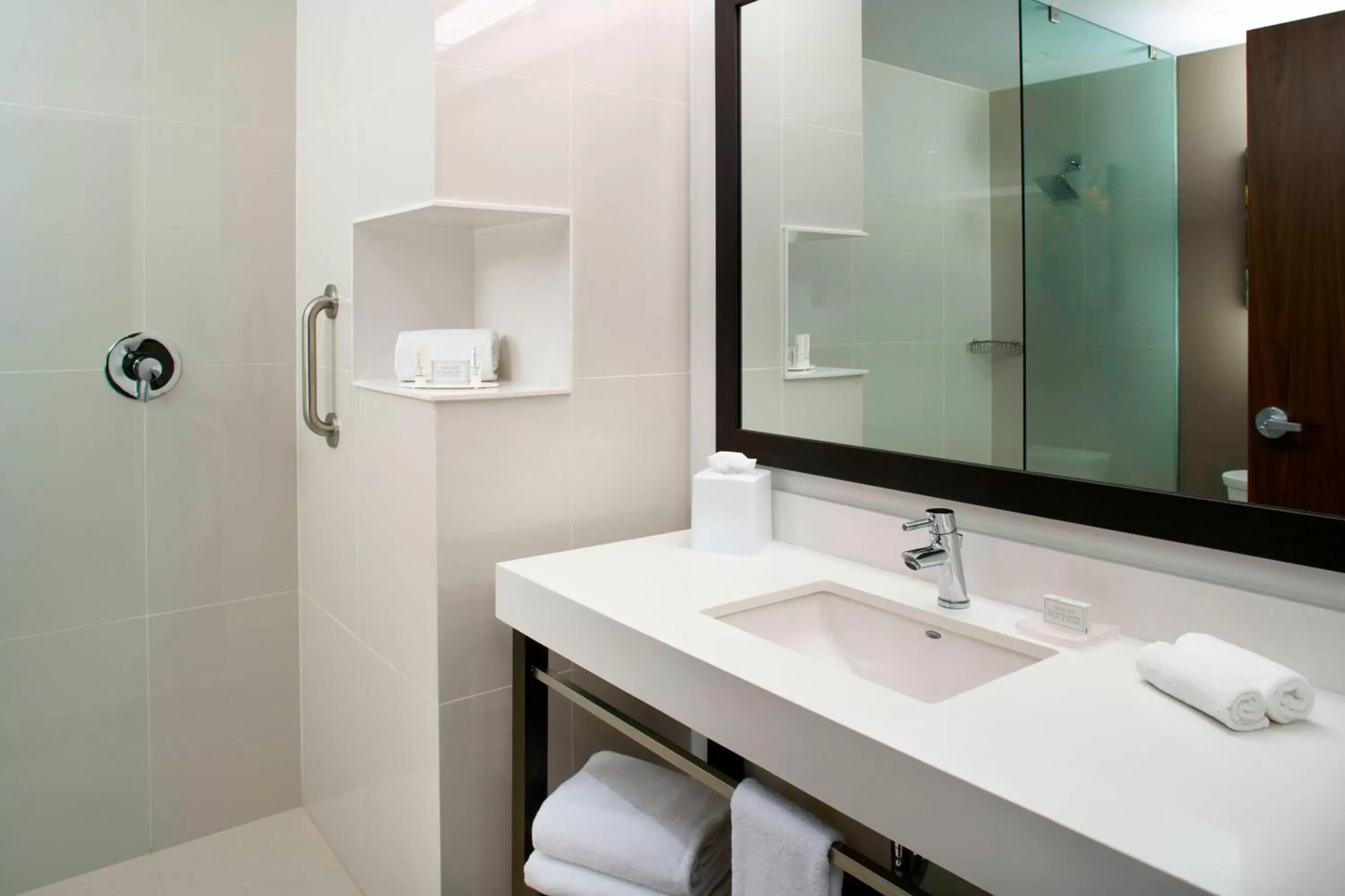 Bathroom in Courtyard by Marriott Hermosillo