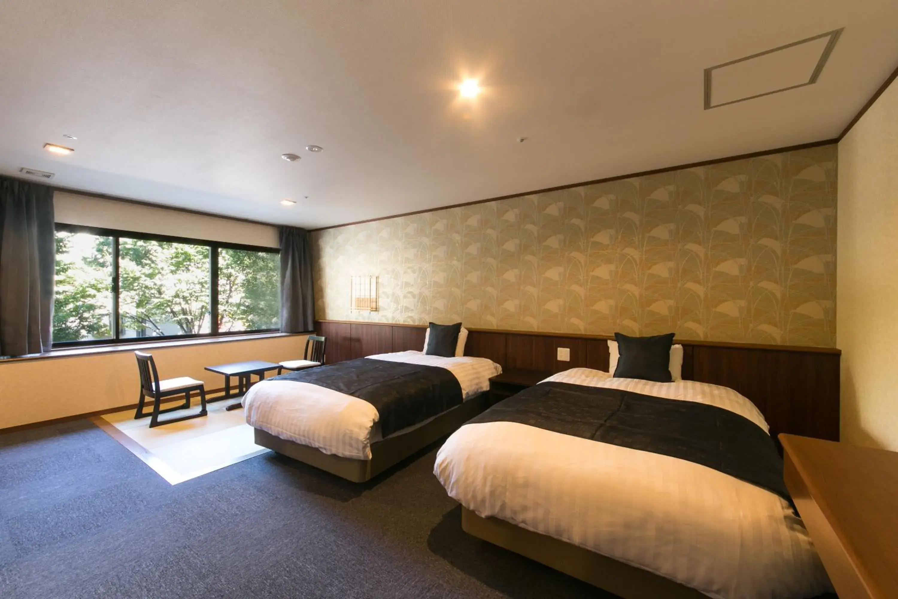 Bedroom, Bed in Gero Onsen Suimeikan