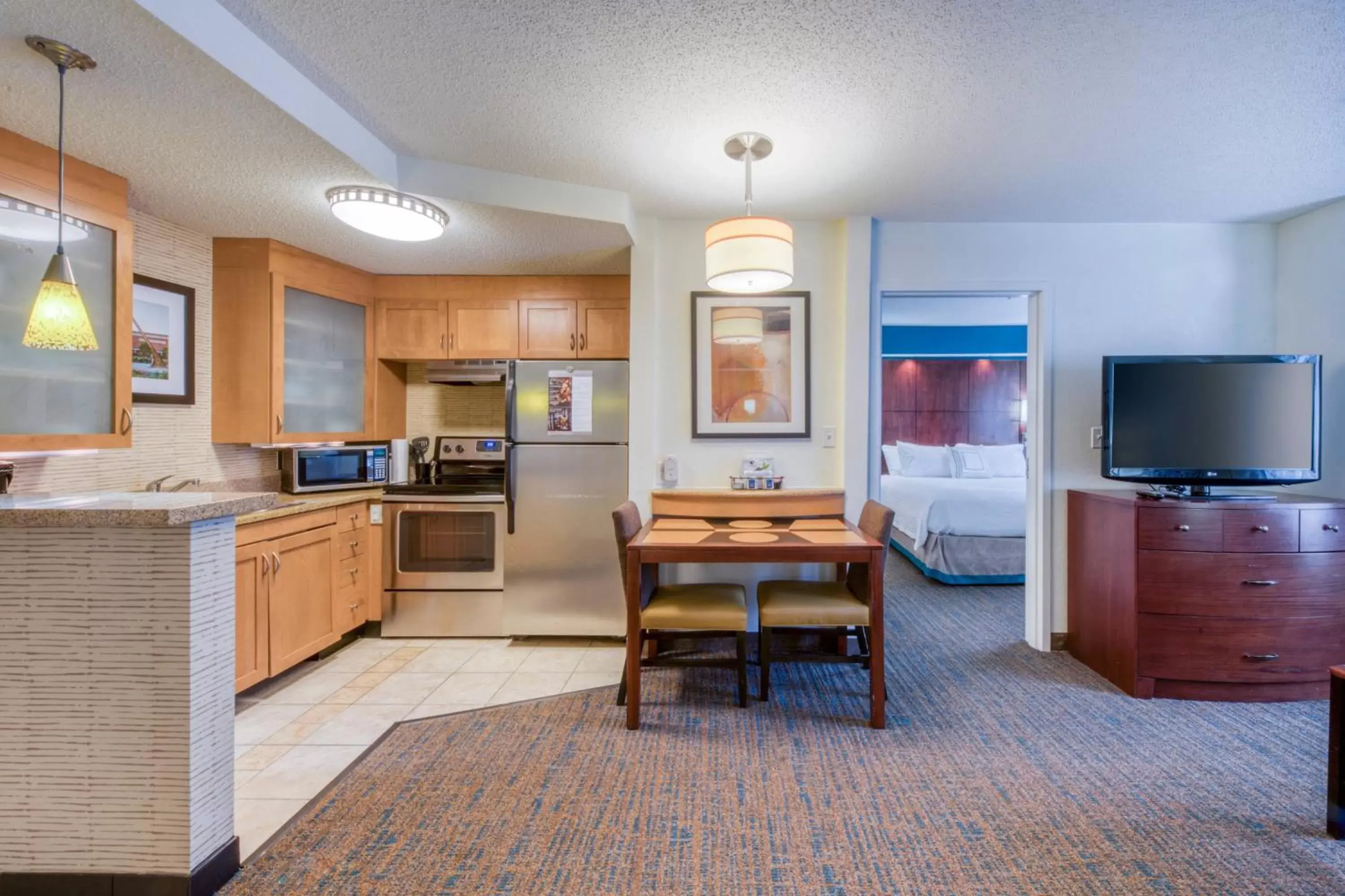 Bedroom, Kitchen/Kitchenette in Residence Inn by Marriott Chapel Hill