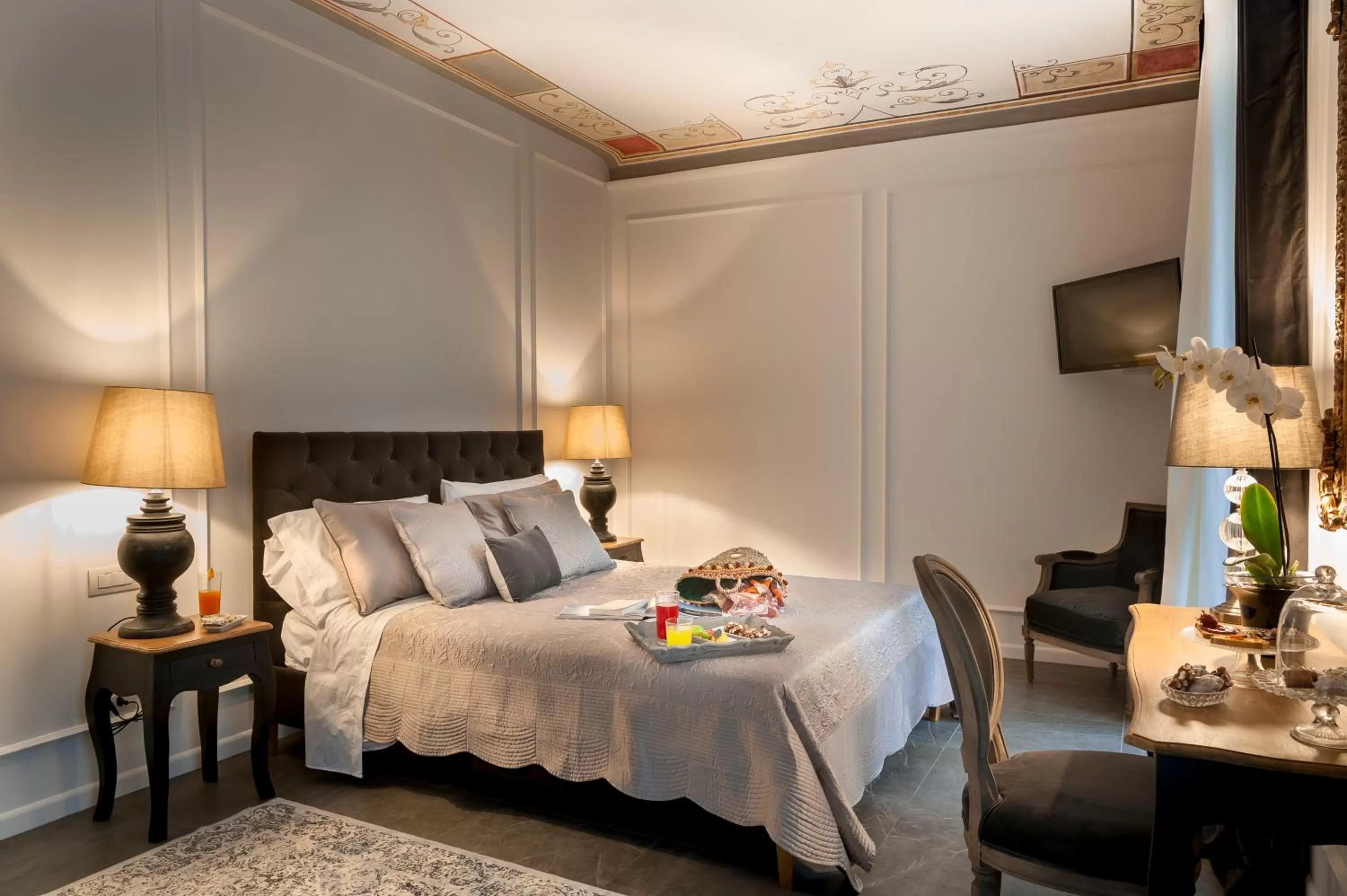 TV and multimedia, Bed in Palazzo Natoli Boutique Hotel