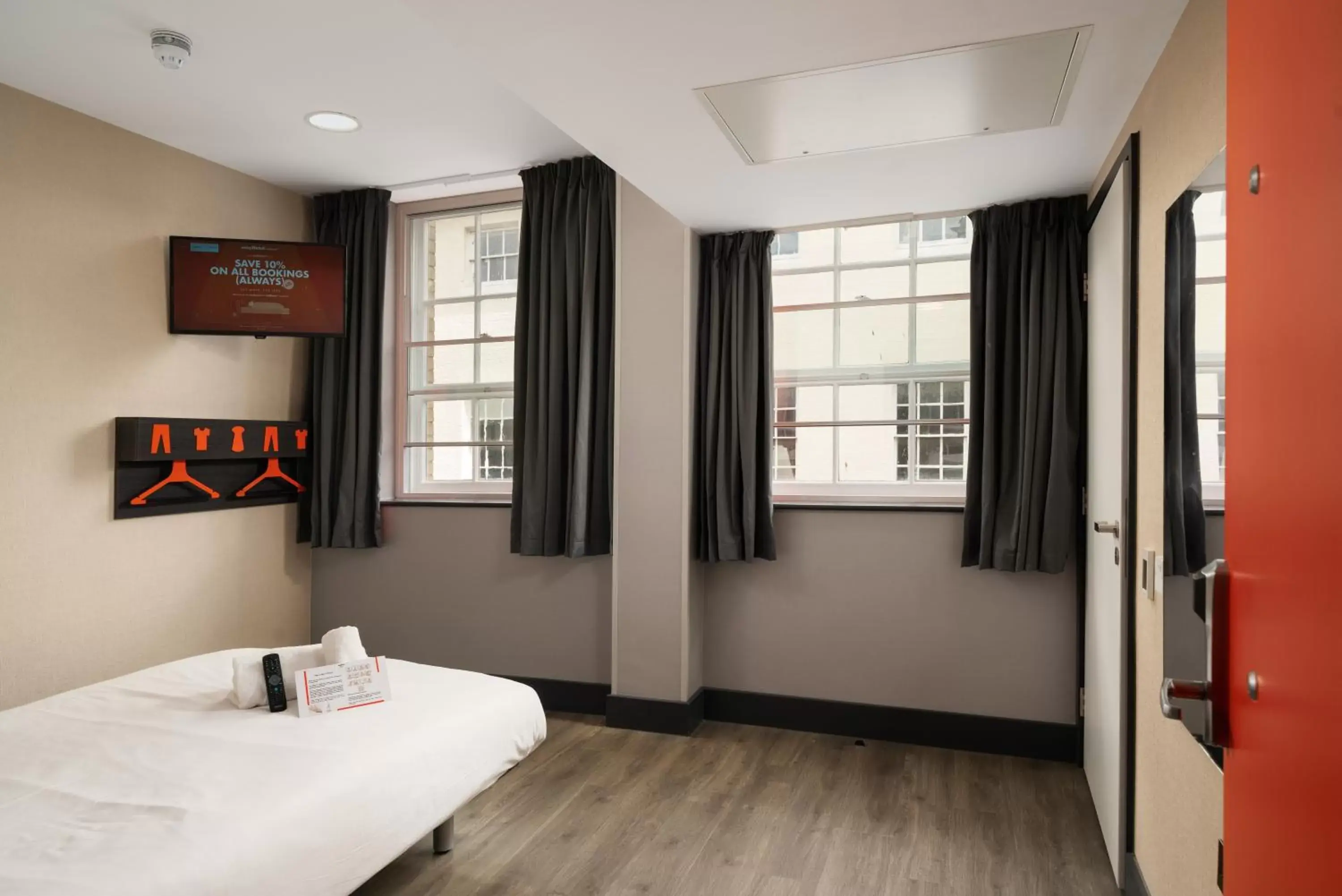 Bedroom in easyHotel Ipswich