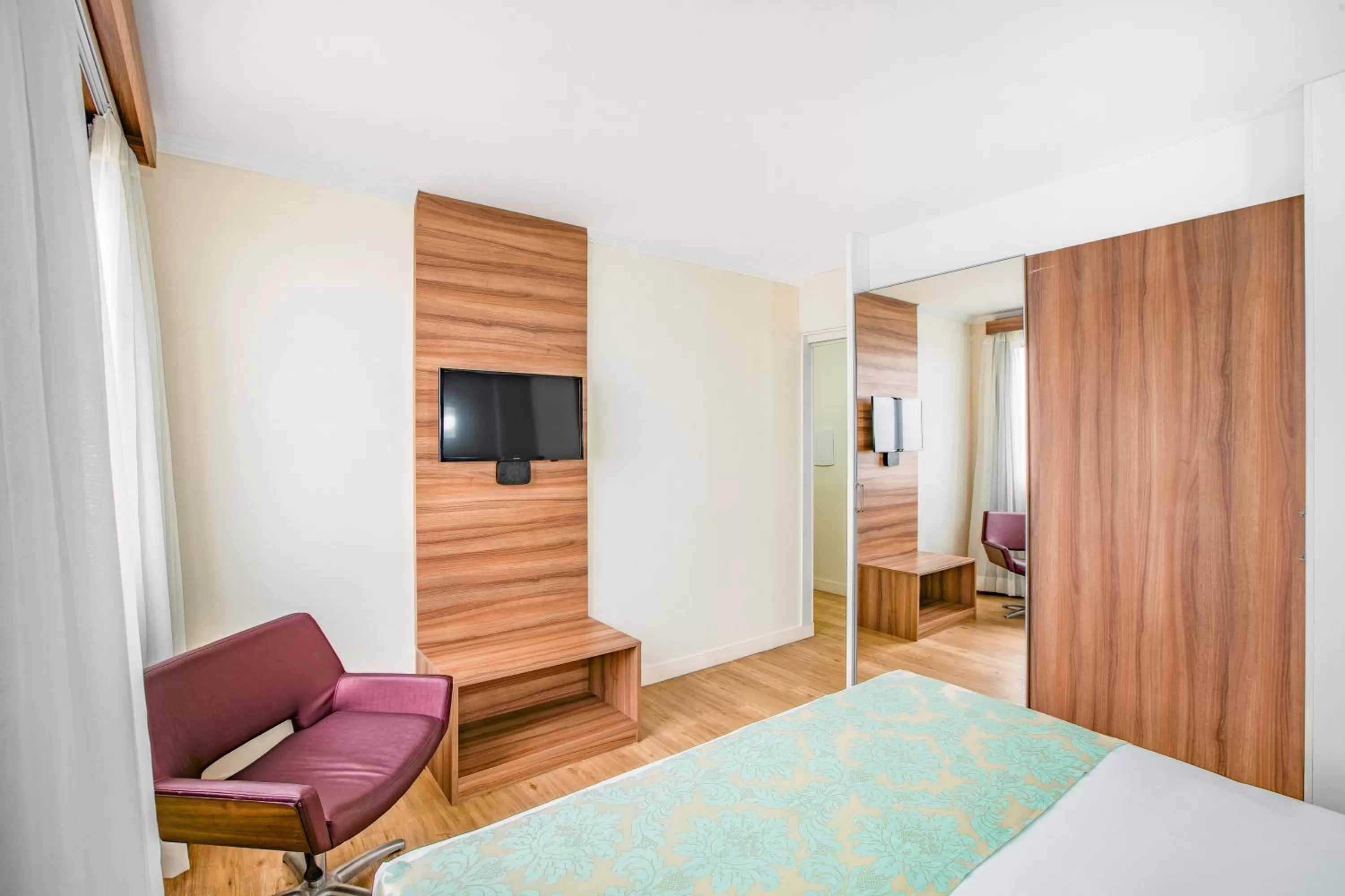 Photo of the whole room, Bed in Iate Hotel Centro Florianópolis