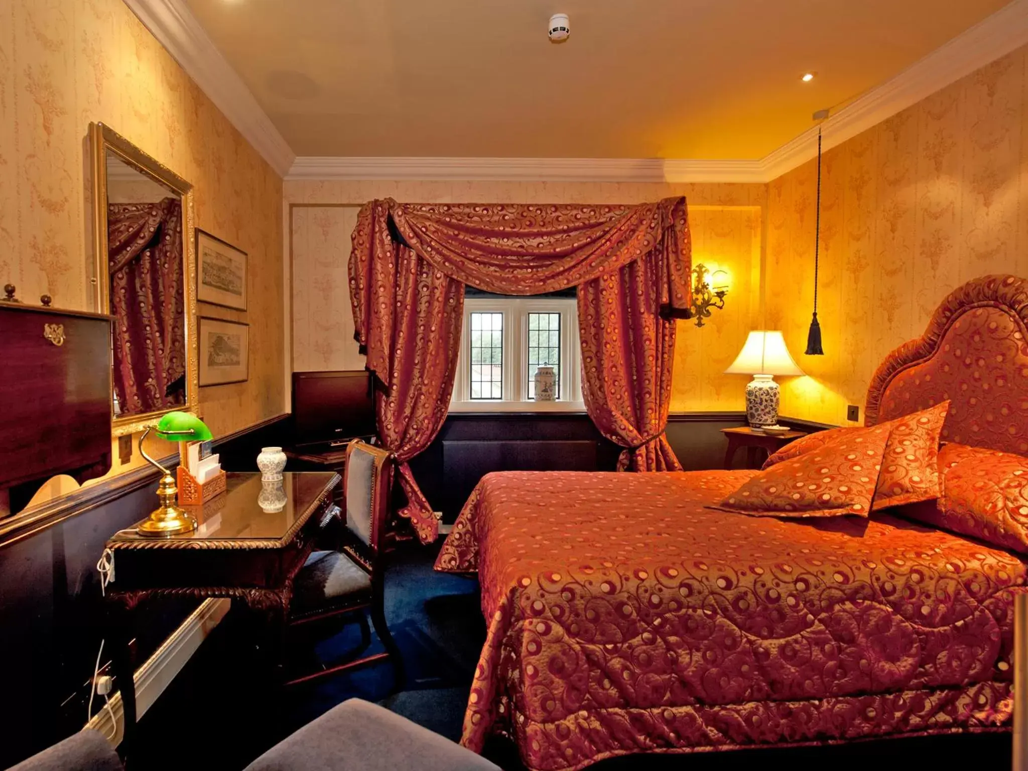 Bed in Coombe Abbey Hotel