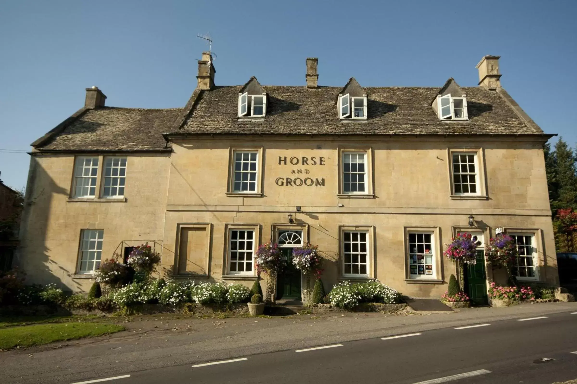 Facade/Entrance in Horse and Groom