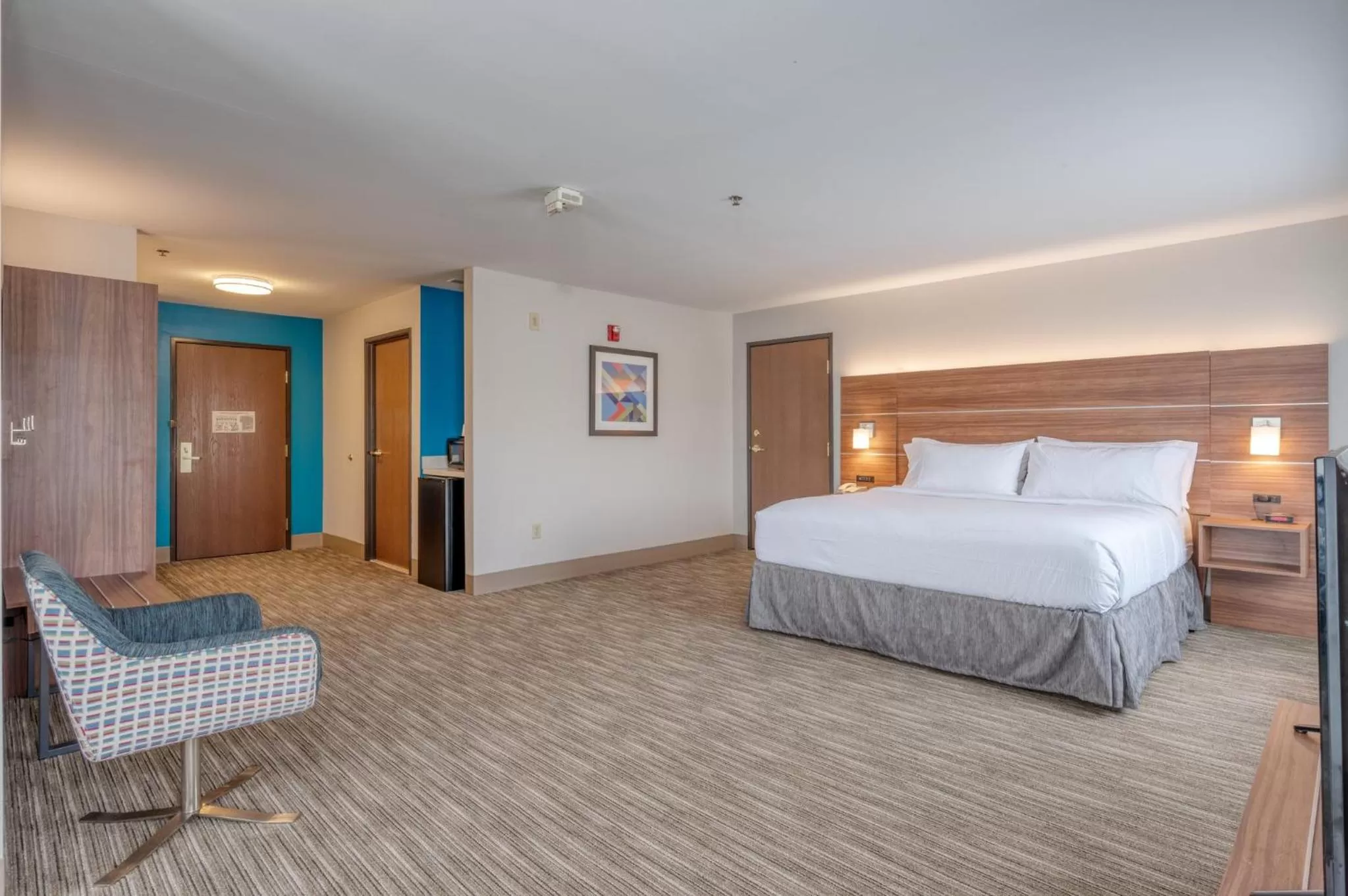 Photo of the whole room, Bed in Holiday Inn Express Hotel & Suites Thornburg-S. Fredericksburg by IHG