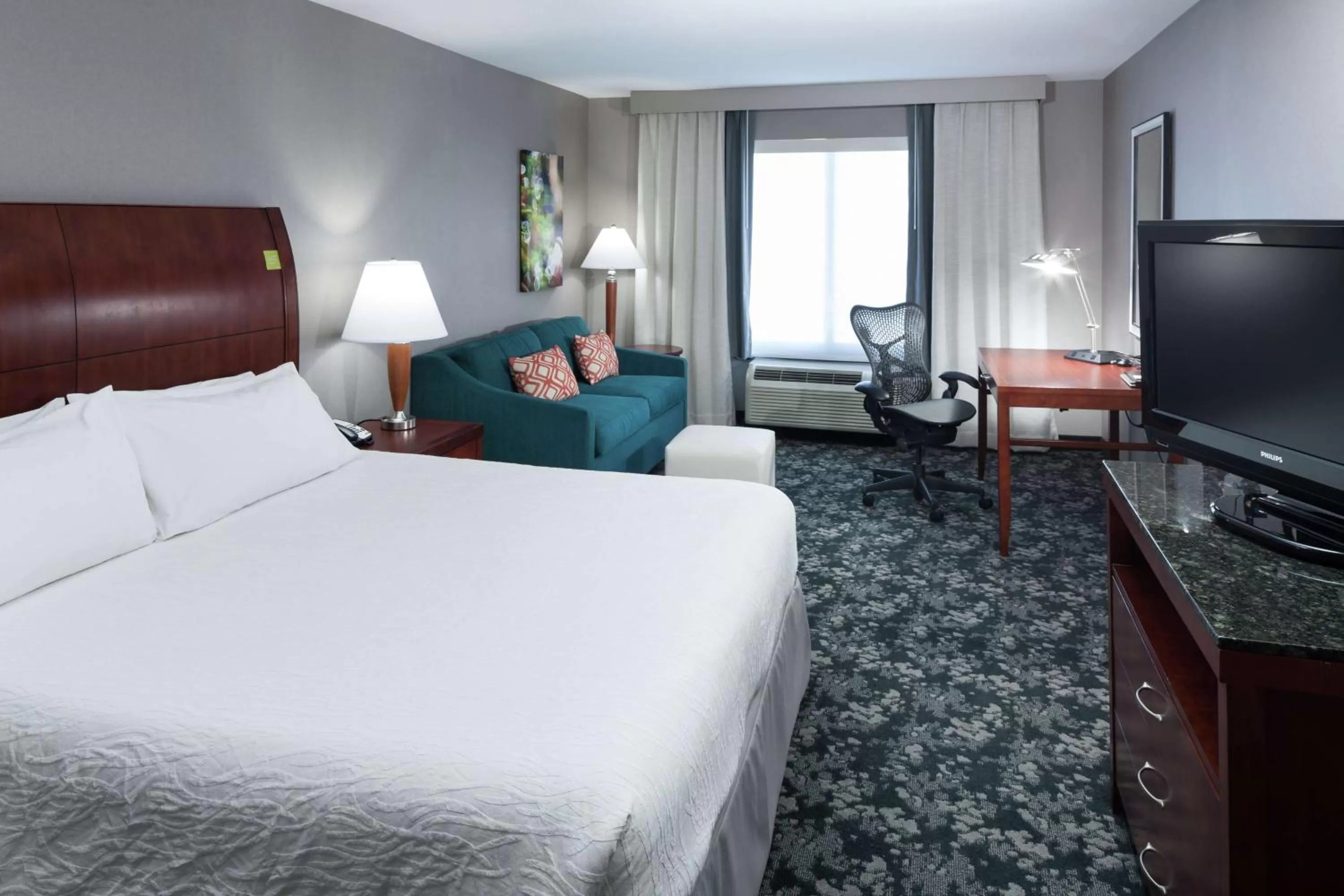 Bedroom, Bed in Hilton Garden Inn Naperville/Warrenville