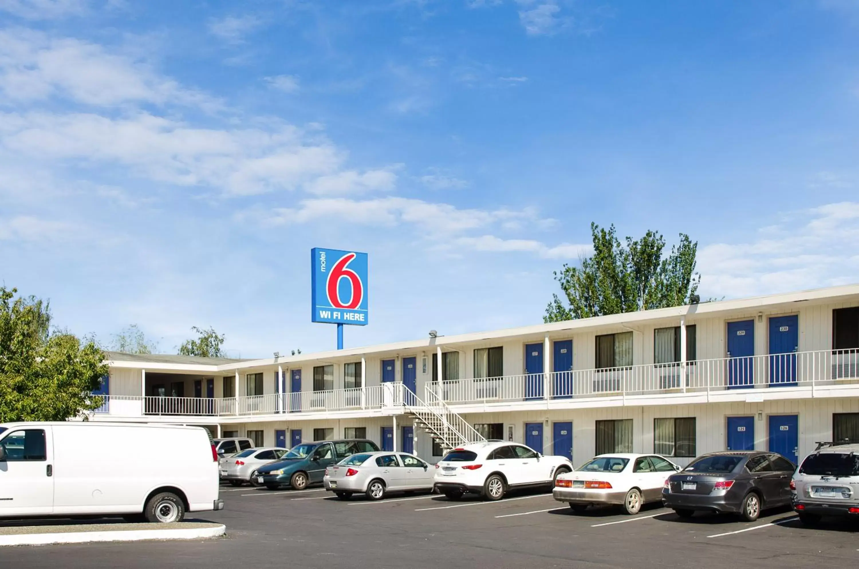 Facade/entrance, Property Building in Motel 6-Tacoma, WA - Fife