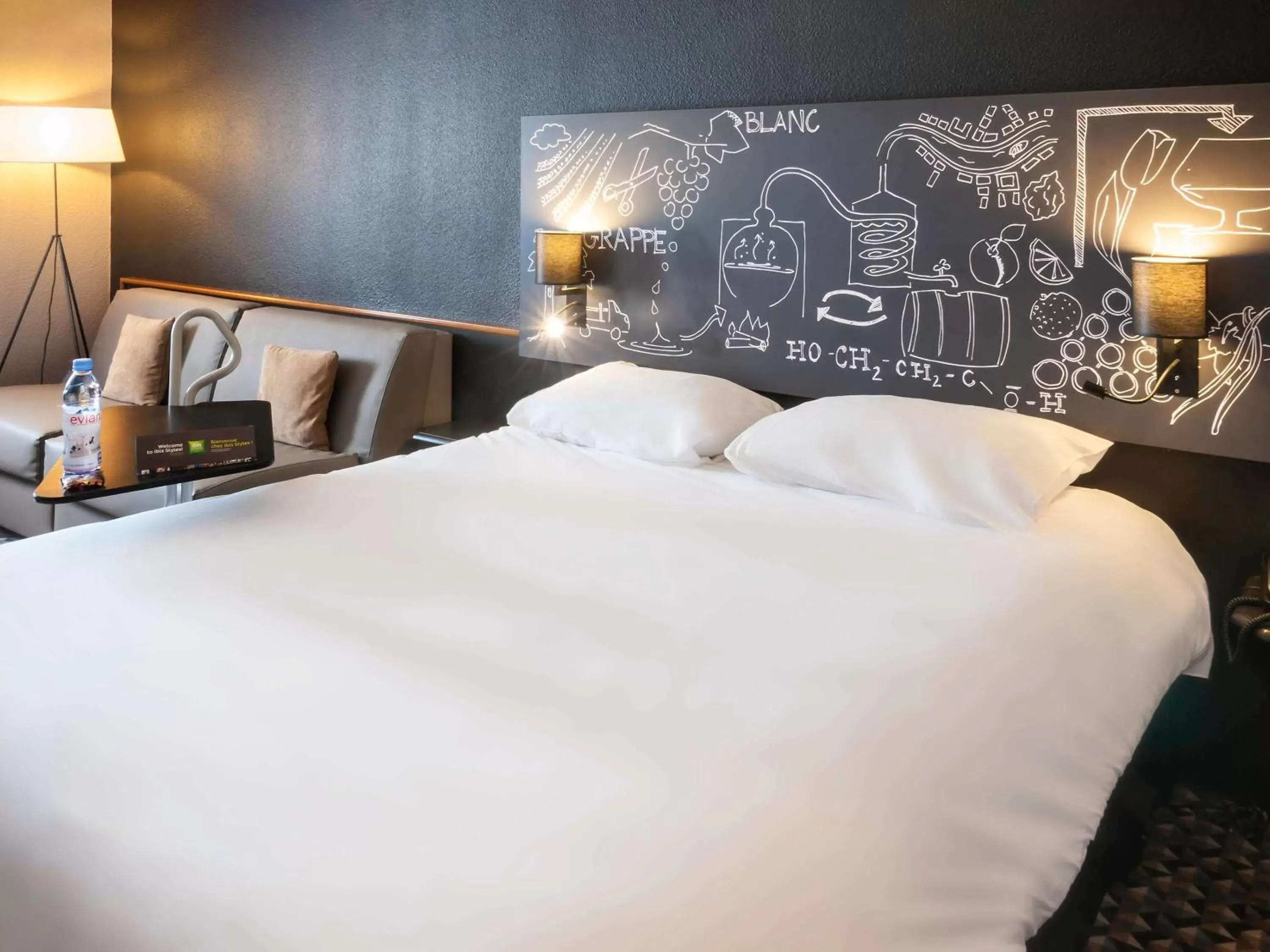 Bedroom, Bed in Ibis Styles Cognac