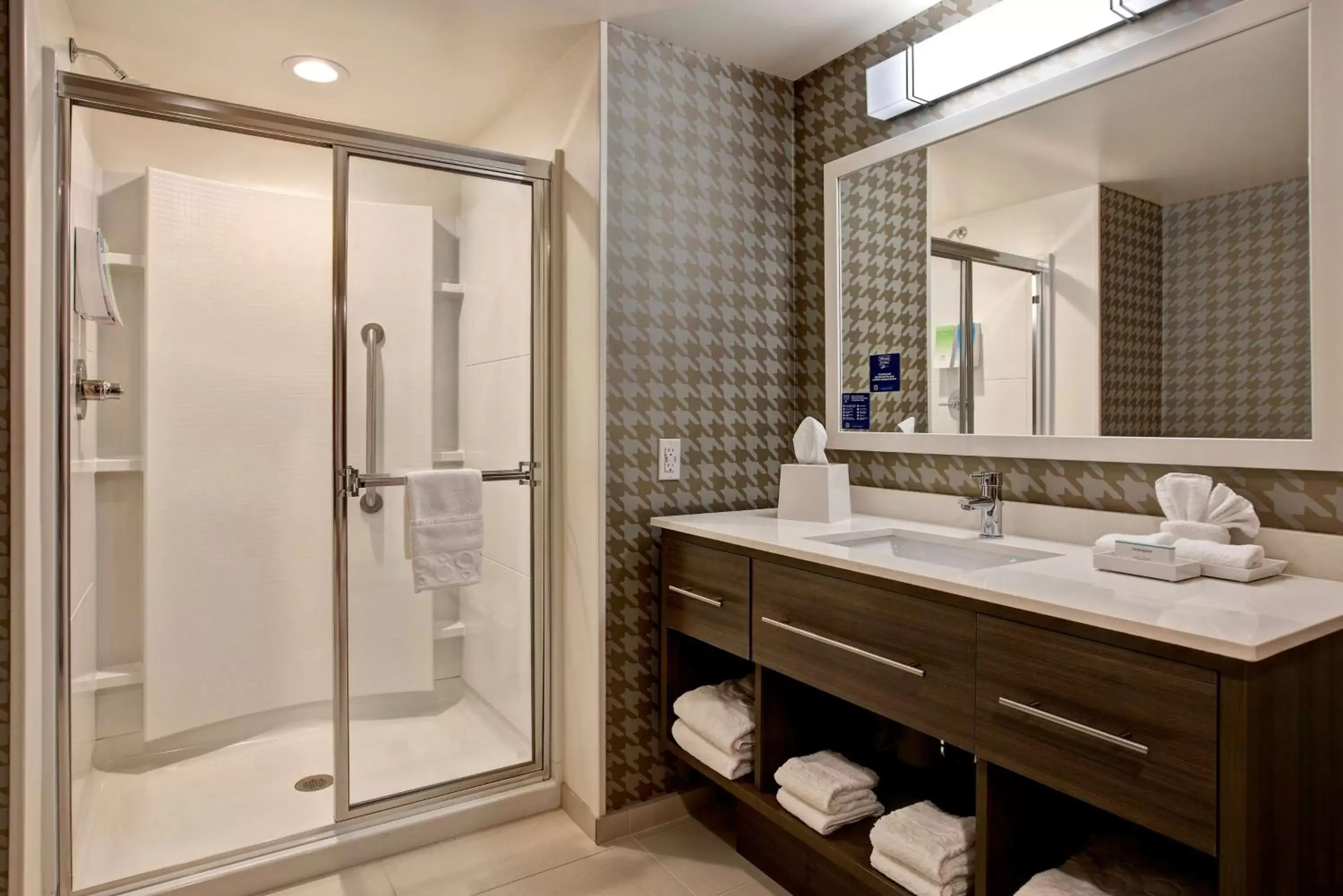 Bathroom in Home2 Suites By Hilton Carmel Indianapolis