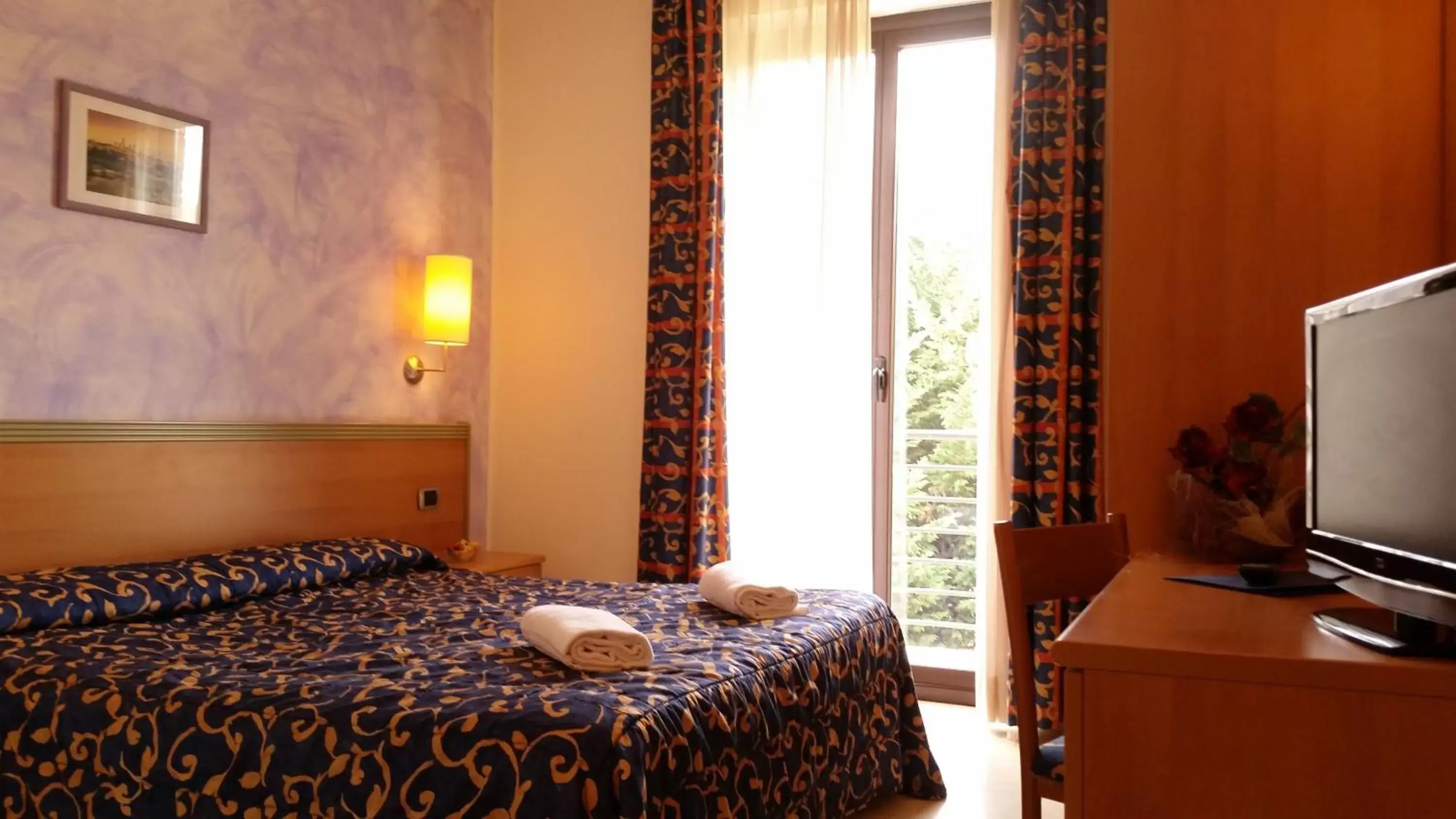 TV and multimedia, Bed in Palace Hotel Due Ponti TV and multimedia, Bed in Palace Hotel Due Ponti