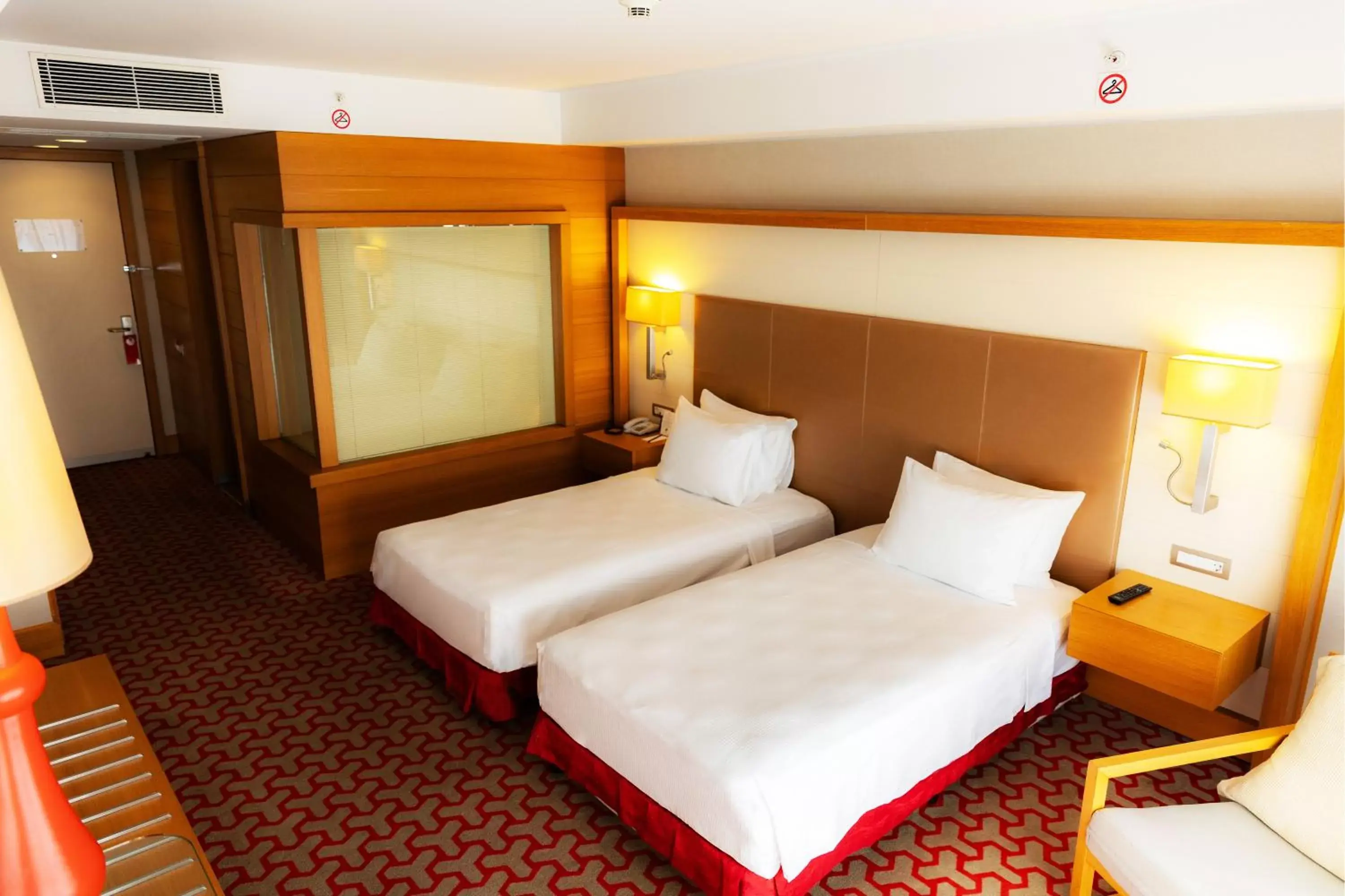 Photo of the whole room, Bed in Divan Bursa
