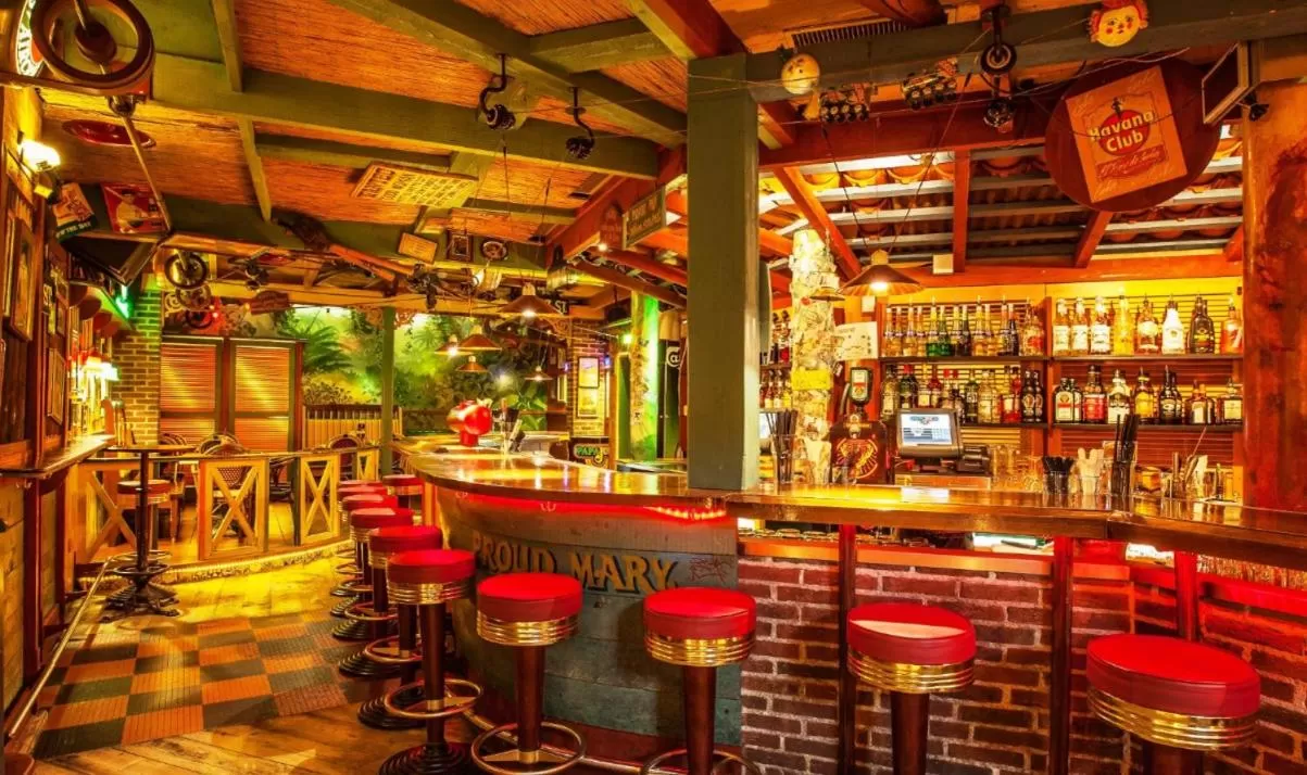 Lounge or bar in Hotel California