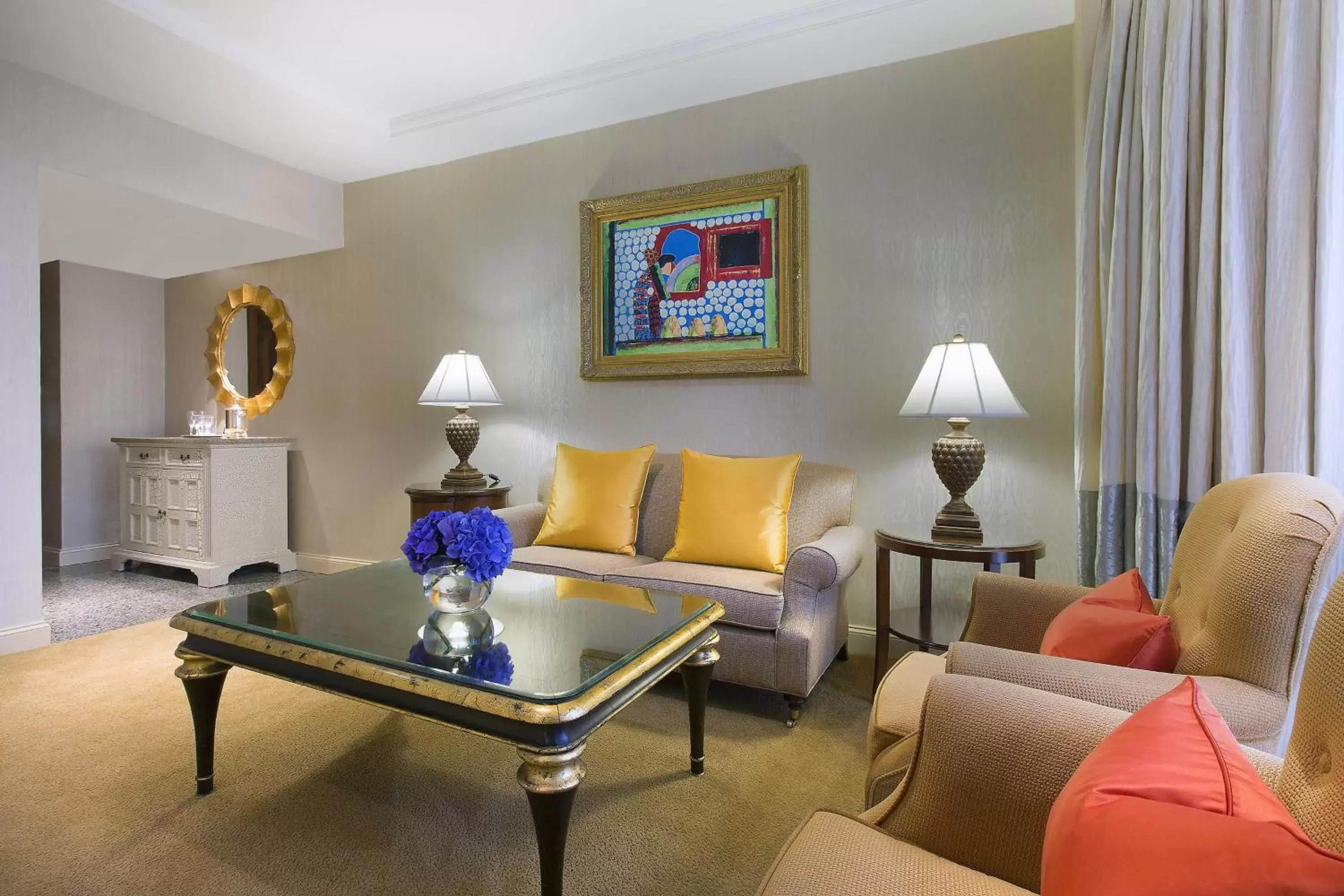 Living room, Seating Area in Sheraton Towers Singapore Hotel